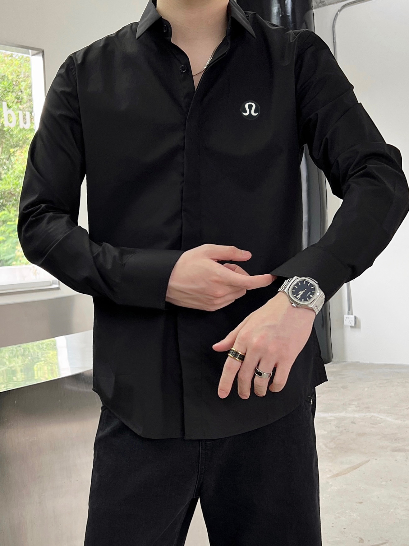 ￼ ￼ ￼ ￼ LULU 专柜最新款男士必备款长袖衬衫，100%天然棉，舒服透气，原单狠货，原版面料，柔