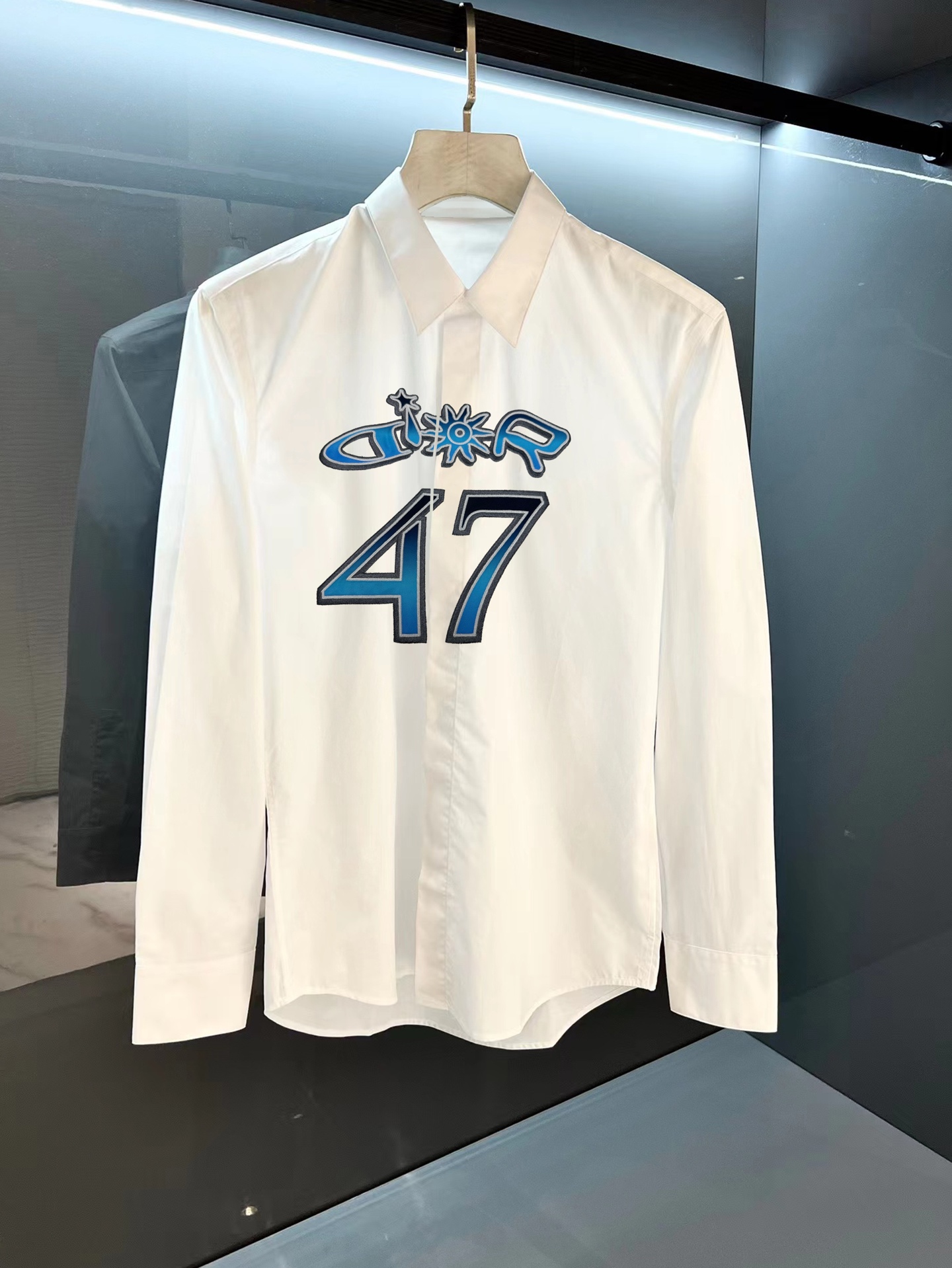 ￼ 迪奥 最新款男士必备款衬衫，100%天然棉，舒服透气，原单狠货，原版面料，柔软舒适，上身高端又奢华，