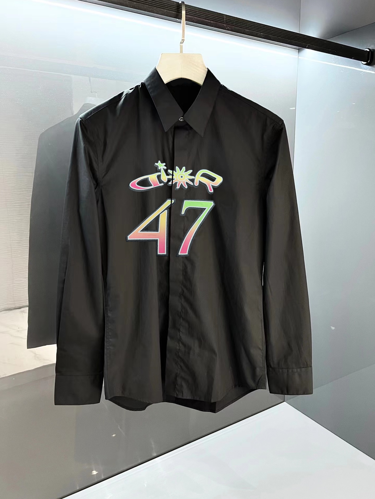 ￼ 迪奥 最新款男士必备款衬衫，100%天然棉，舒服透气，原单狠货，原版面料，柔软舒适，上身高端又奢华，