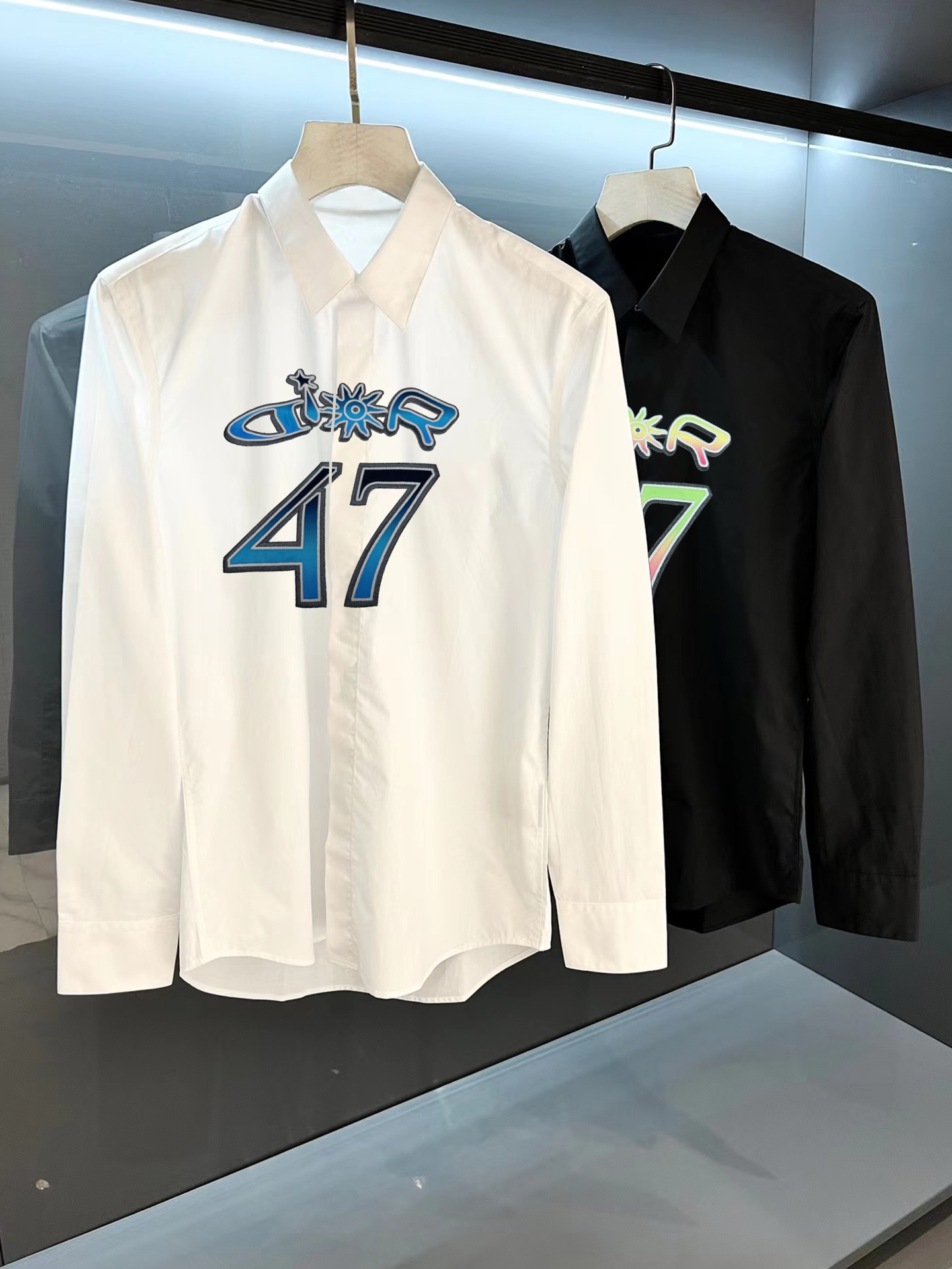 ￼ 迪奥 最新款男士必备款衬衫，100%天然棉，舒服透气，原单狠货，原版面料，柔软舒适，上身高端又奢华，