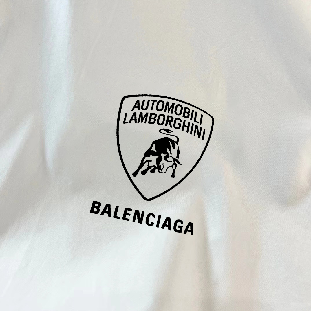 巴黎世家 最新款男士必备款衬衫，100%天然棉，舒服透气，原单狠货，原版面料，柔软舒适，上身高端又奢华，