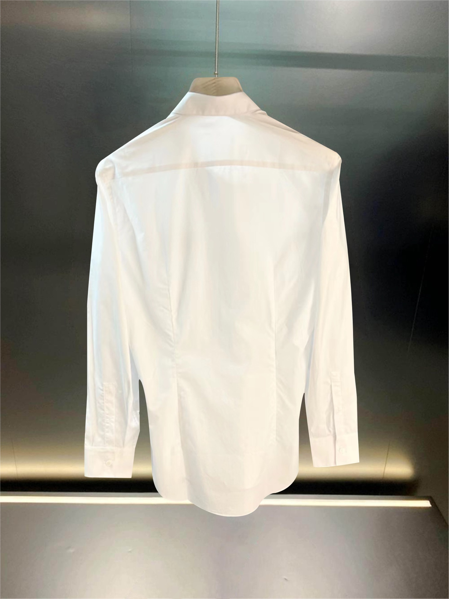 巴黎世家 最新款男士必备款衬衫，100%天然棉，舒服透气，原单狠货，原版面料，柔软舒适，上身高端又奢华，