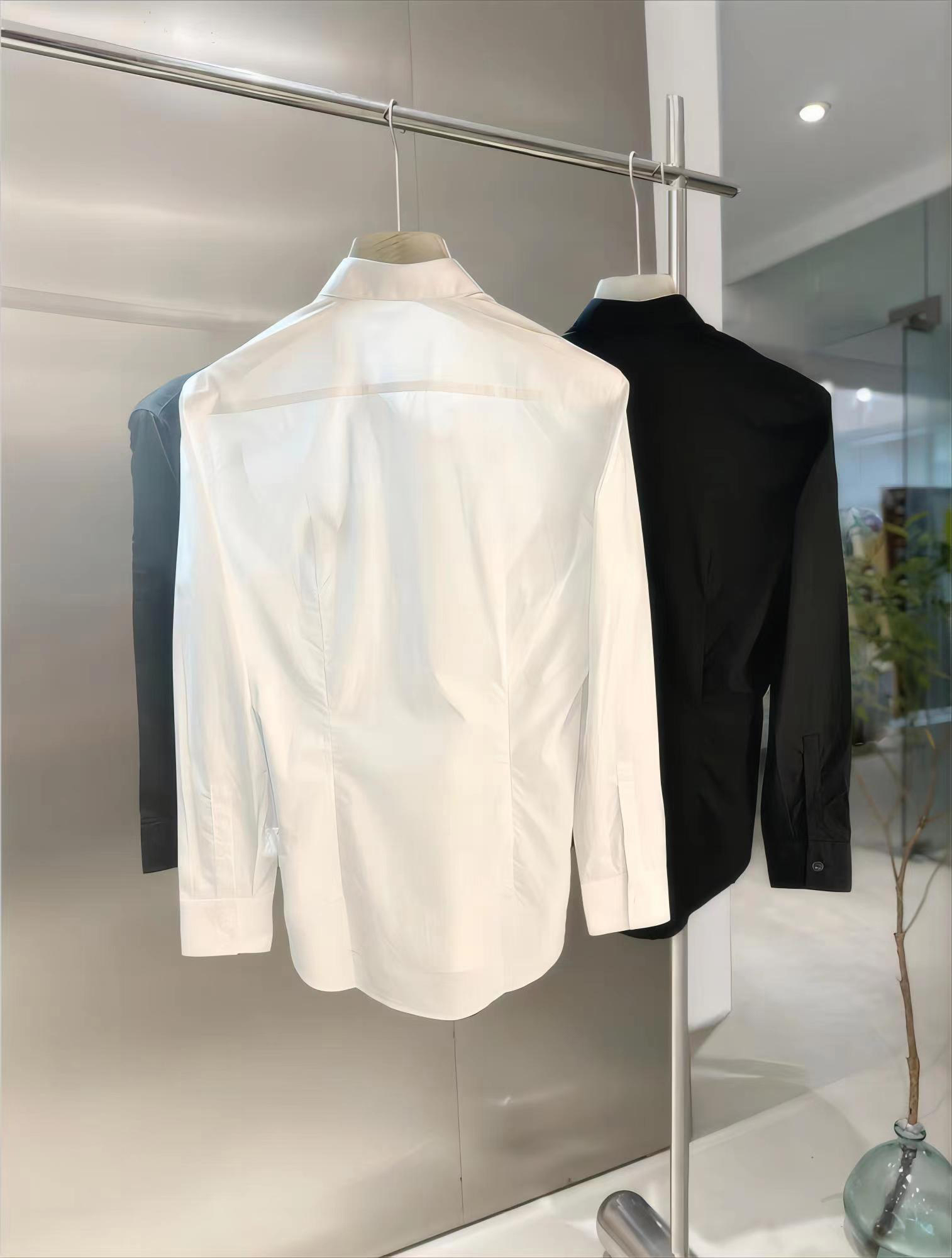 ￼ 巴黎世家 最新款男士必备款衬衫，100%天然棉，舒服透气，原单狠货，原版面料，柔软舒适，上身高端又奢