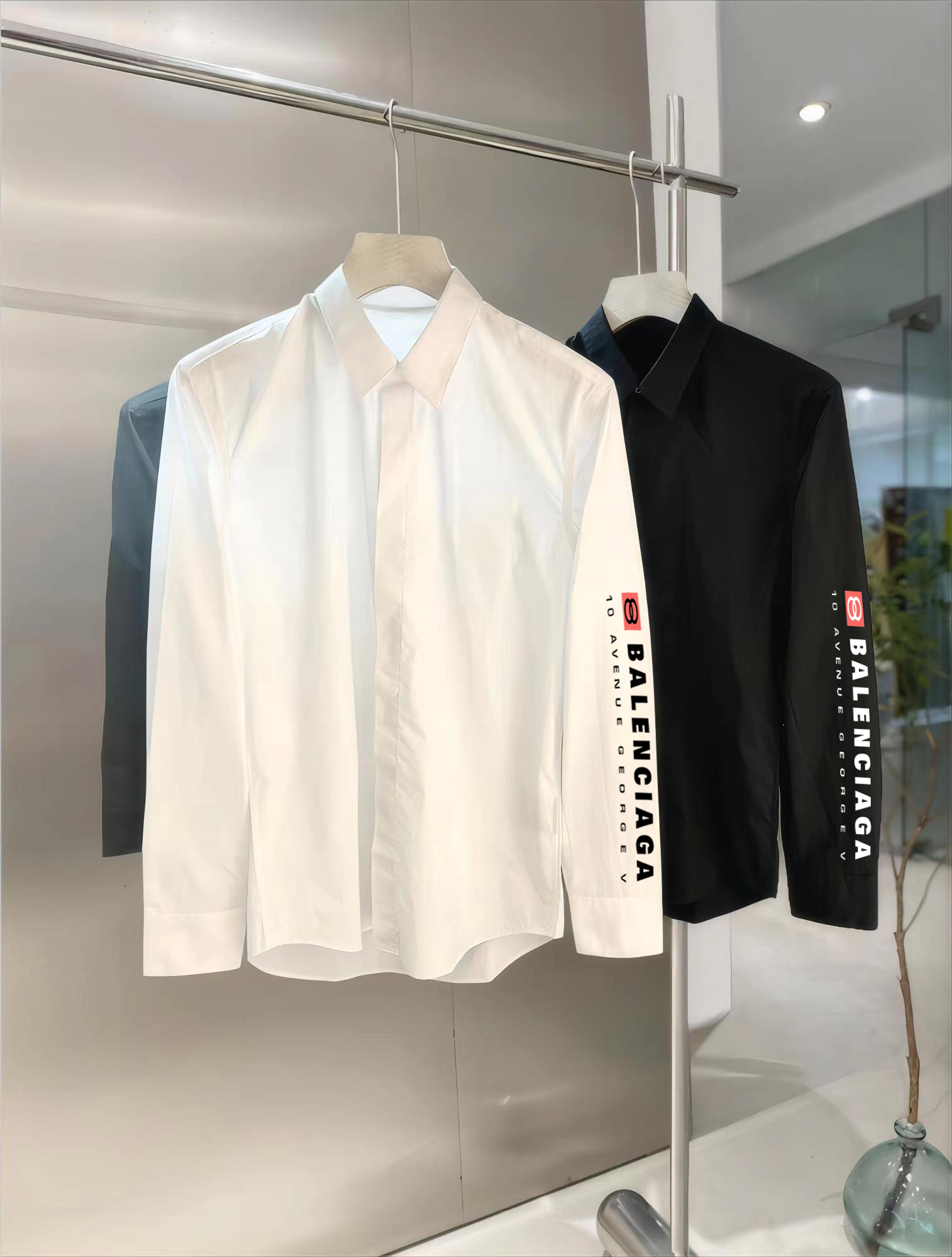 ￼ 巴黎世家 最新款男士必备款衬衫，100%天然棉，舒服透气，原单狠货，原版面料，柔软舒适，上身高端又奢