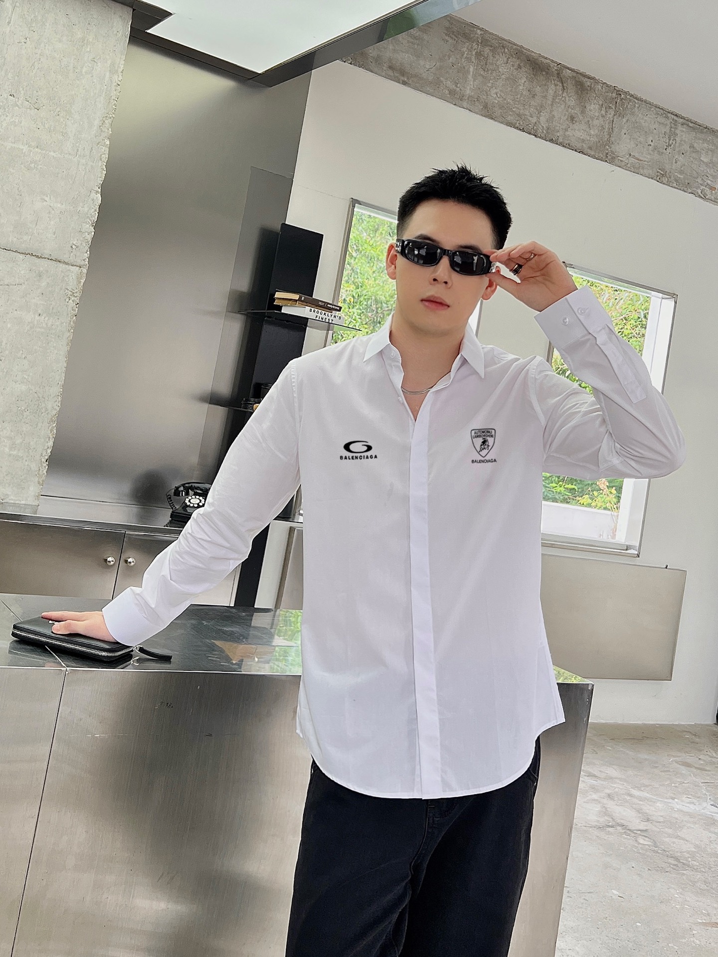 巴黎世家 最新款男士必备款衬衫，100%天然棉，舒服透气，原单狠货，原版面料，柔软舒适，上身高端又奢华，