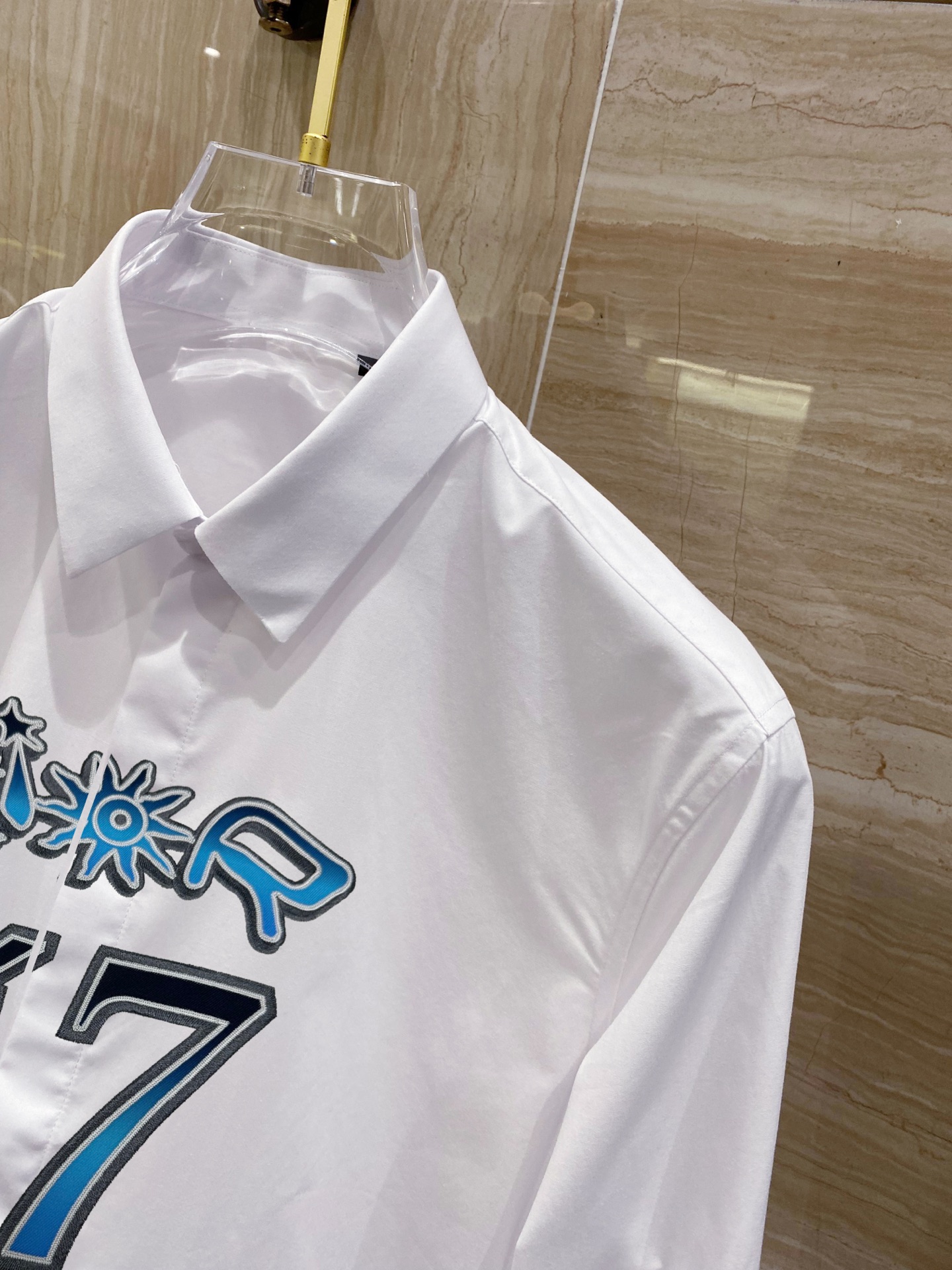 迪奥 最新款男士必备款衬衫，100%天然棉，舒服透气，原单狠货，原版面料，柔软舒适，上身高端又奢华，足够