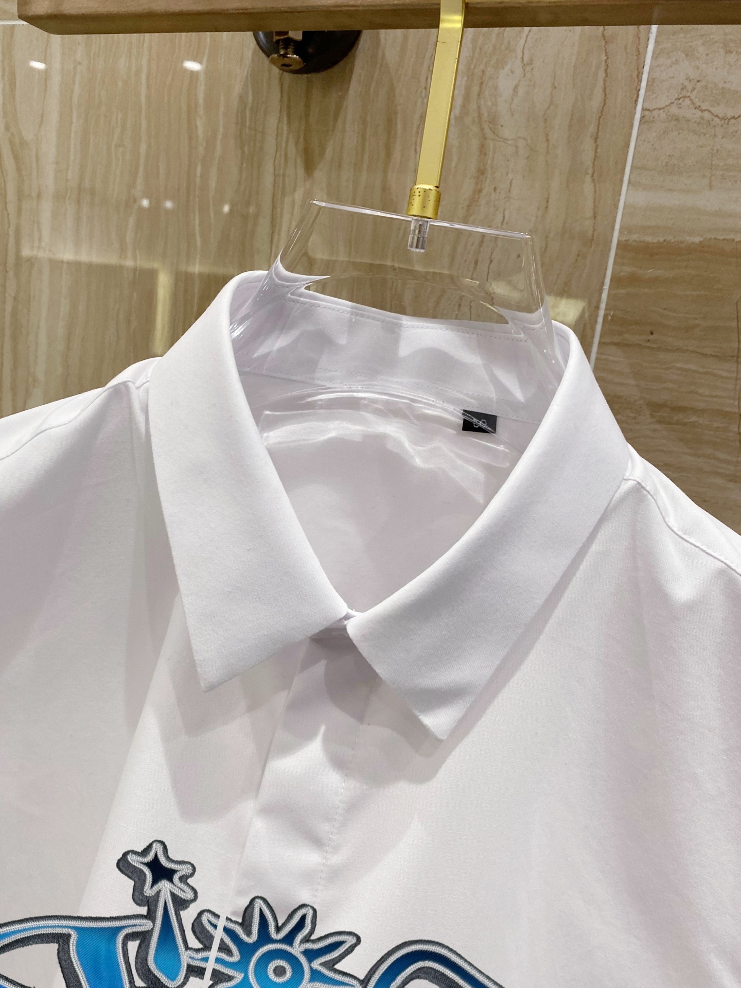 迪奥 最新款男士必备款衬衫，100%天然棉，舒服透气，原单狠货，原版面料，柔软舒适，上身高端又奢华，足够