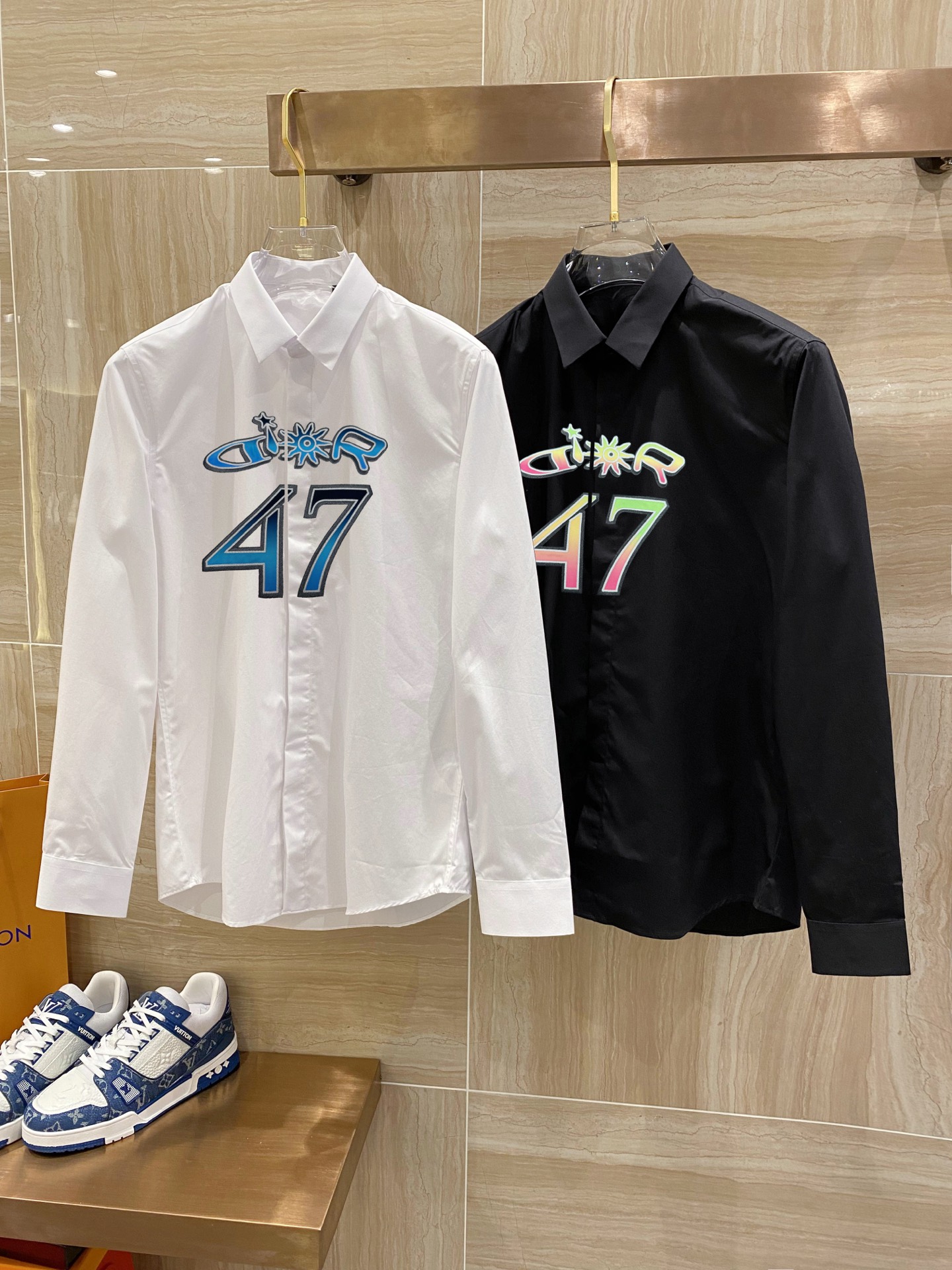 迪奥 最新款男士必备款衬衫，100%天然棉，舒服透气，原单狠货，原版面料，柔软舒适，上身高端又奢华，足够