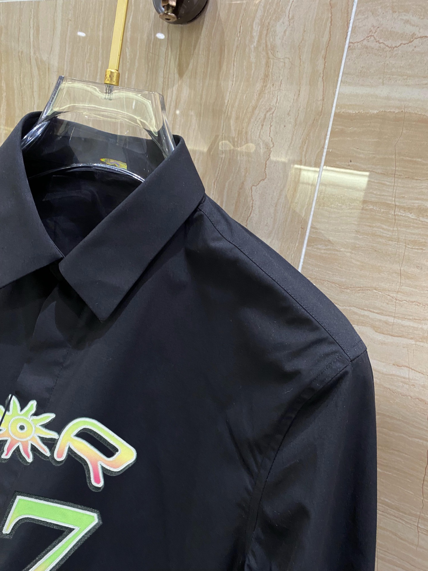 迪奥 最新款男士必备款衬衫，100%天然棉，舒服透气，原单狠货，原版面料，柔软舒适，上身高端又奢华，足够