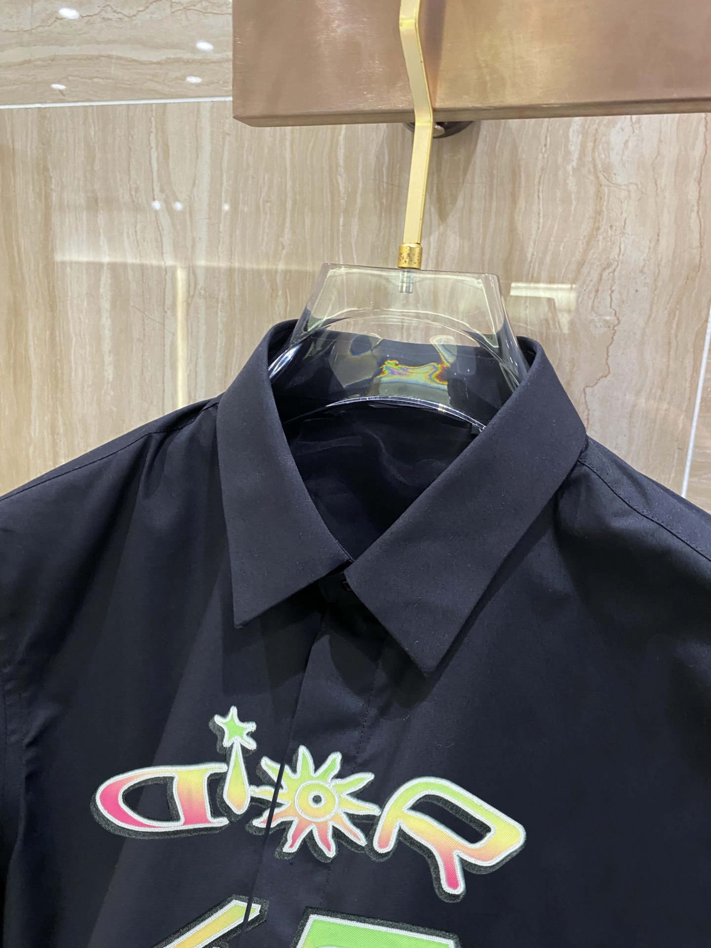 迪奥 最新款男士必备款衬衫，100%天然棉，舒服透气，原单狠货，原版面料，柔软舒适，上身高端又奢华，足够