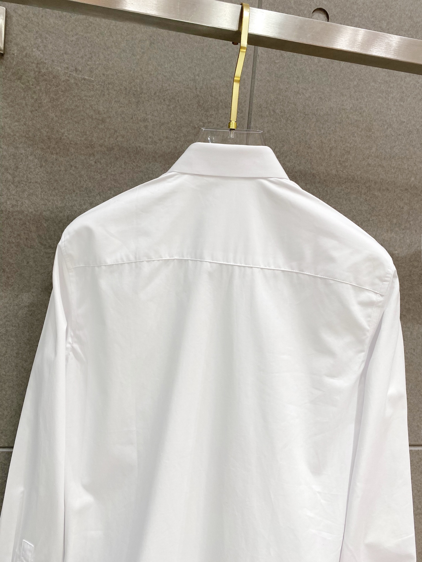 ￼ 巴黎世家 最新款男士必备款衬衫，100%天然棉，舒服透气，原单狠货，原版面料，柔软舒适，上身高端又奢