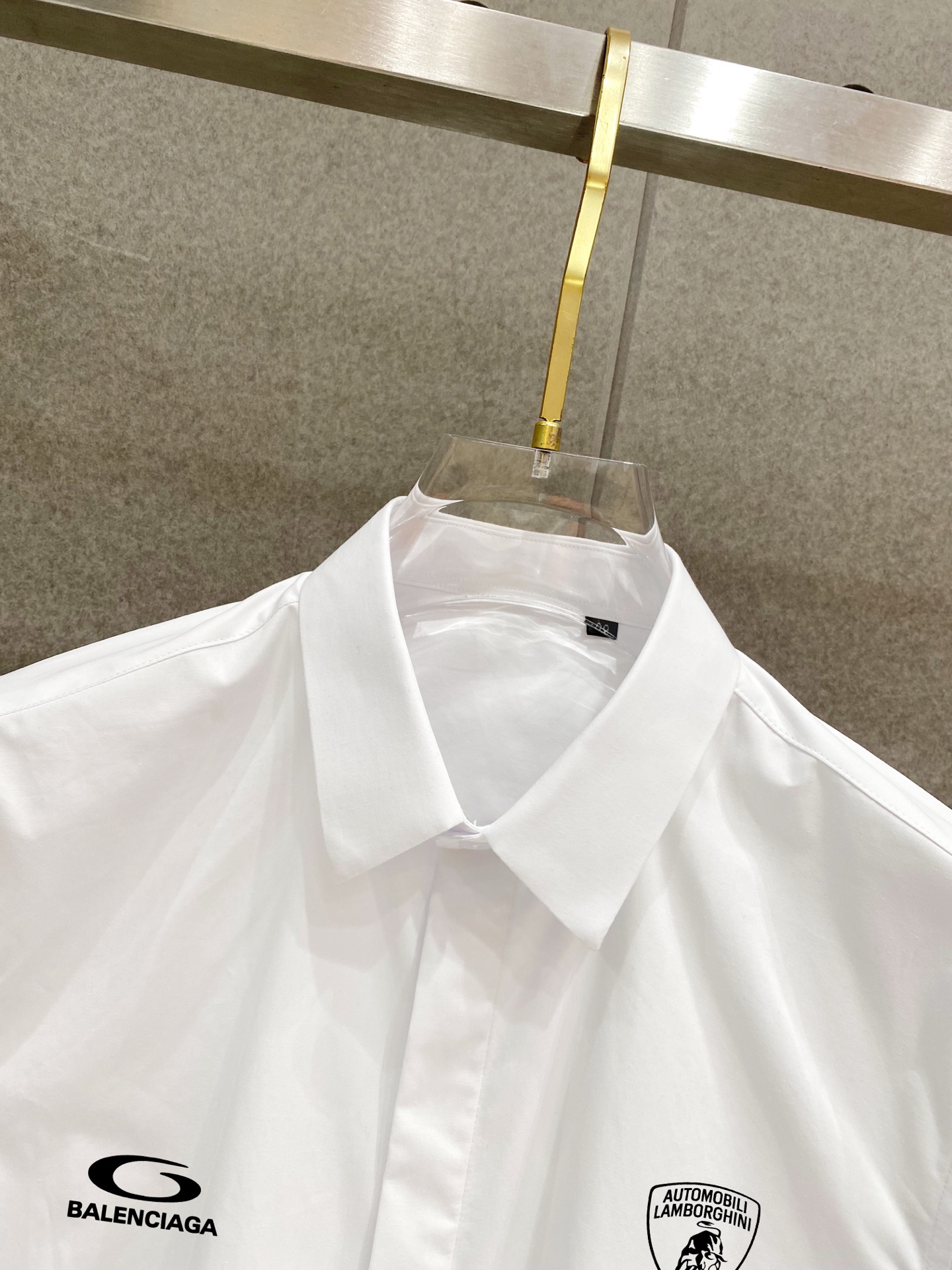 ￼ 巴黎世家 最新款男士必备款衬衫，100%天然棉，舒服透气，原单狠货，原版面料，柔软舒适，上身高端又奢