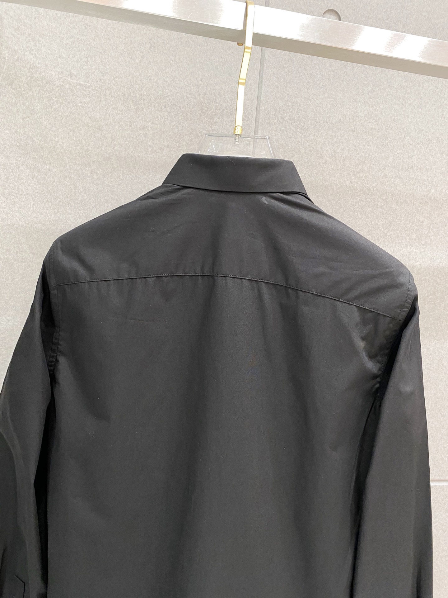 ￼ 巴黎世家 最新款男士必备款衬衫，100%天然棉，舒服透气，原单狠货，原版面料，柔软舒适，上身高端又奢