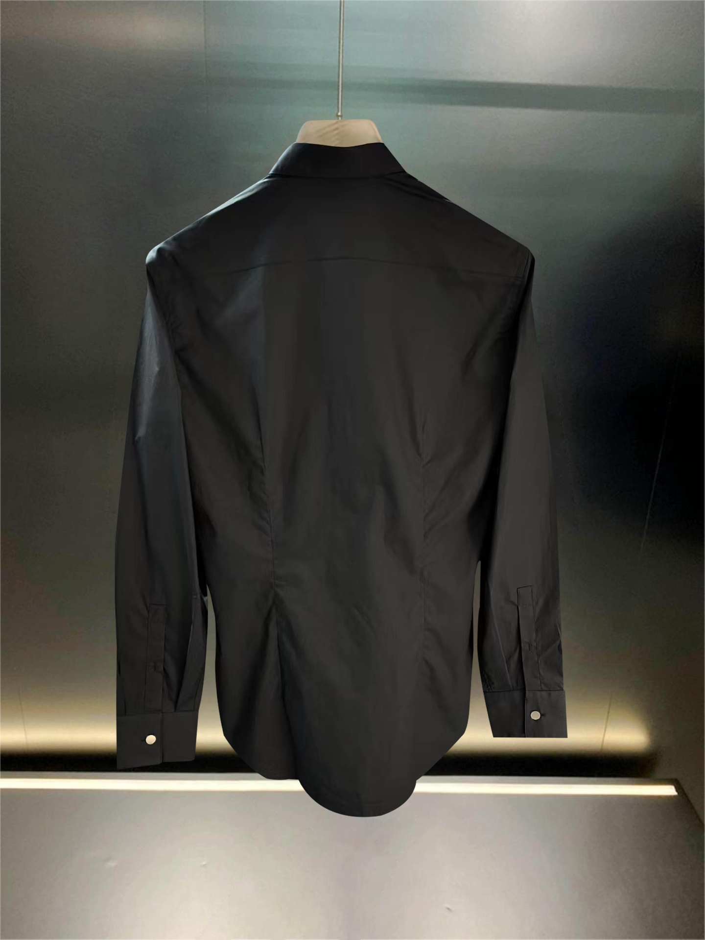 Celine 最新款男士必备款衬衫，100%天然棉，舒服透气，原单狠货，原版面料，柔软舒适，上身高端又奢