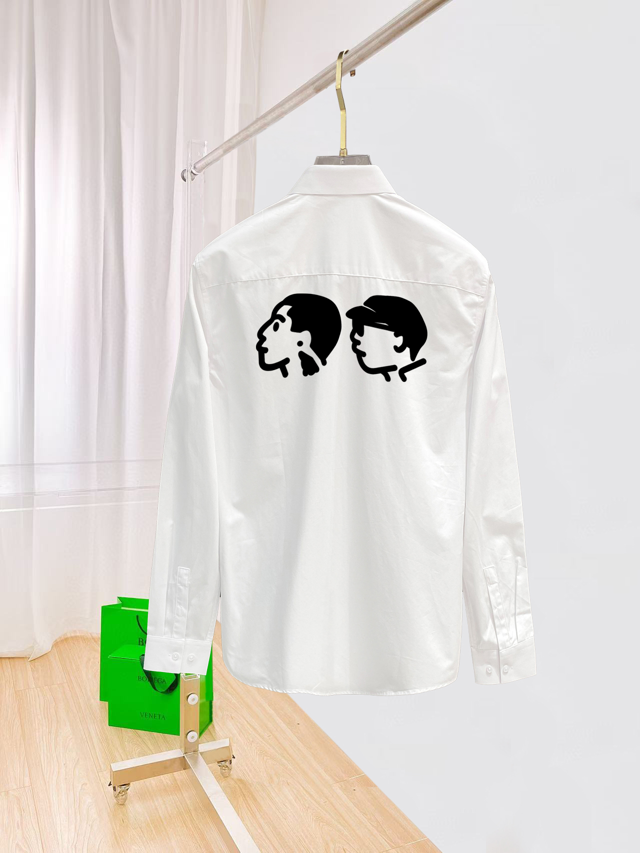 ￼ 路易威登 最新款男士必备款衬衫，100%天然棉，舒服透气，原单狠货，原版面料，柔软舒适，上身高端又奢