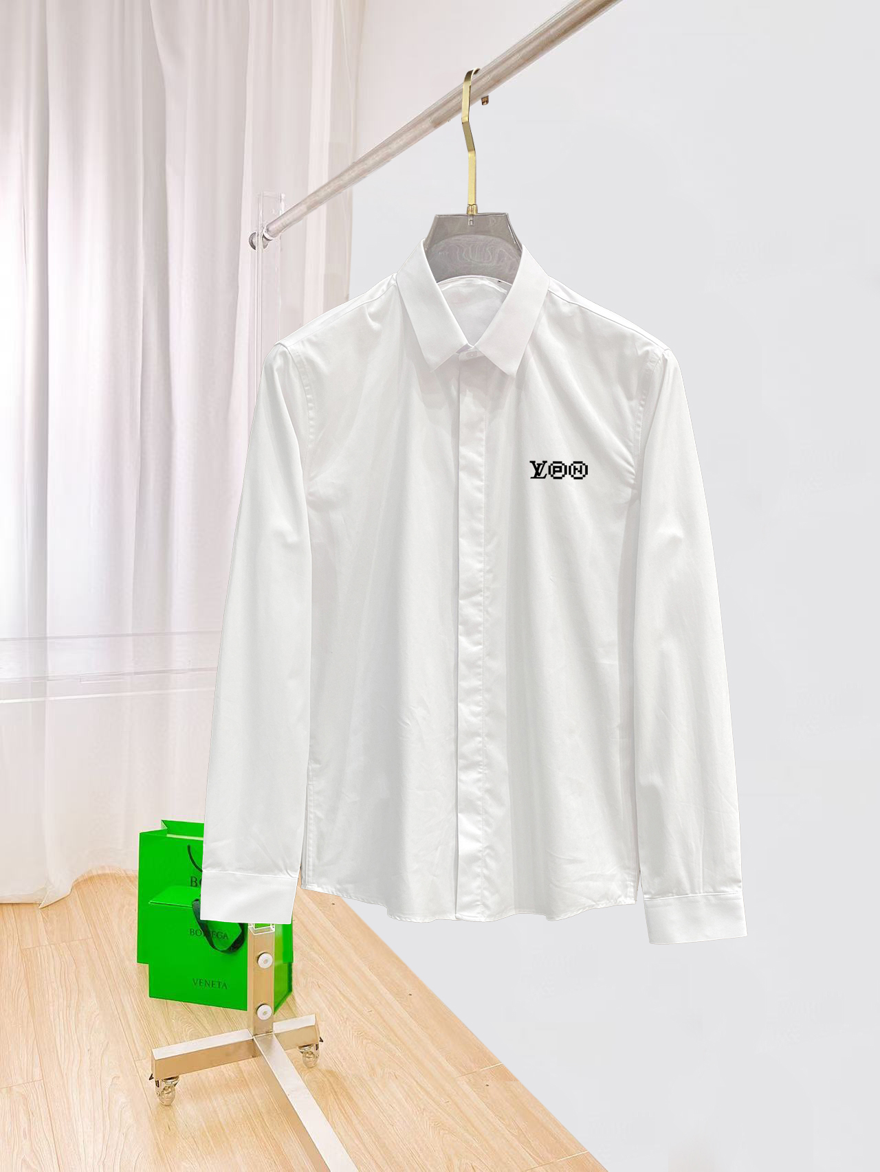 ￼ 路易威登 最新款男士必备款衬衫，100%天然棉，舒服透气，原单狠货，原版面料，柔软舒适，上身高端又奢