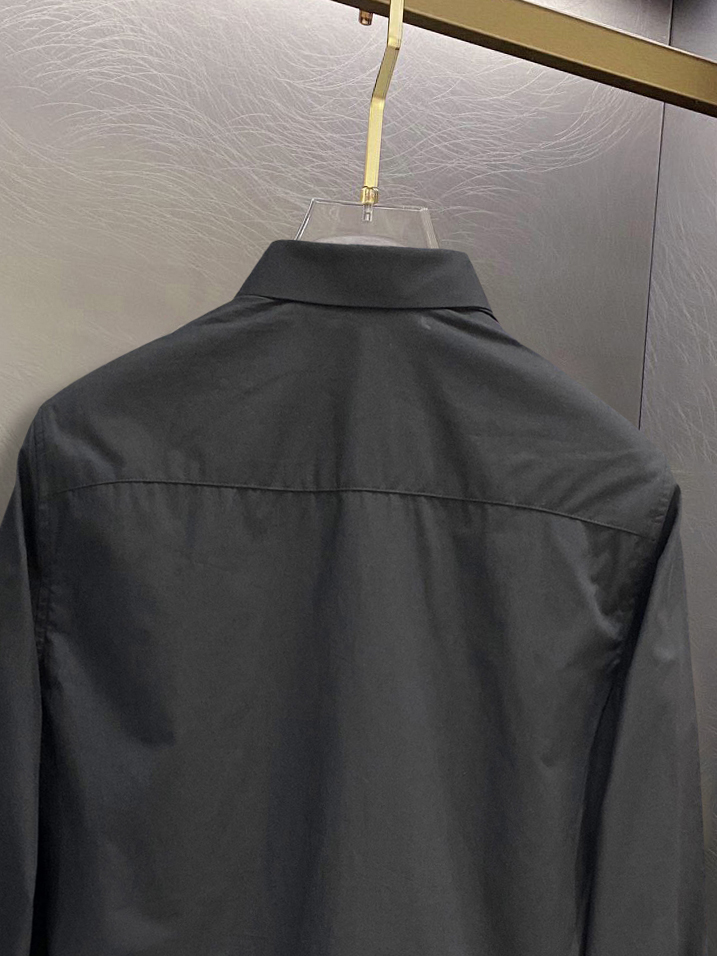 迪奥 最新款男士必备款衬衫，100%天然棉，舒服透气，原单狠货，原版面料，柔软舒适，上身高端又奢华，足够