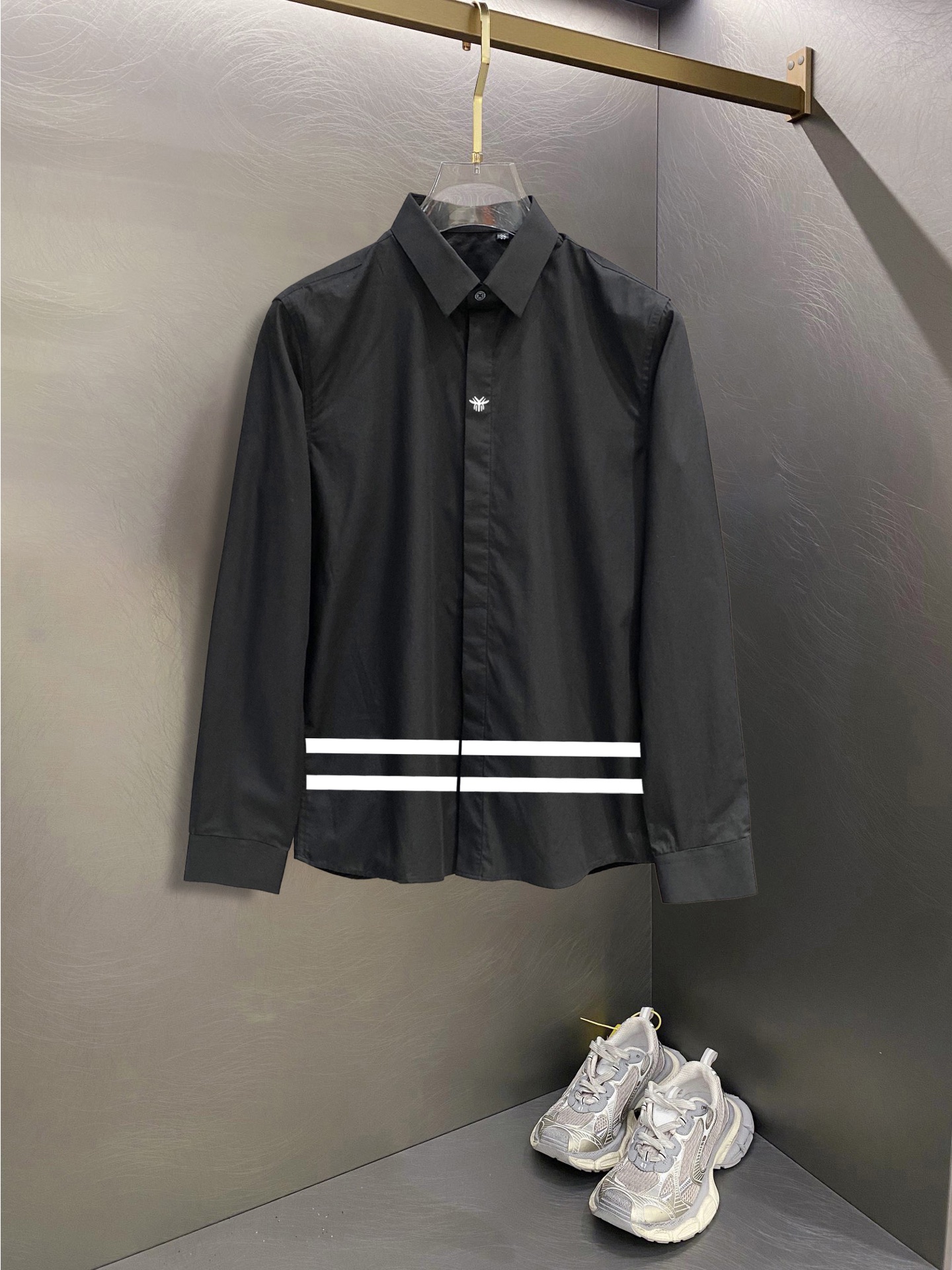 迪奥 最新款男士必备款衬衫，100%天然棉，舒服透气，原单狠货，原版面料，柔软舒适，上身高端又奢华，足够