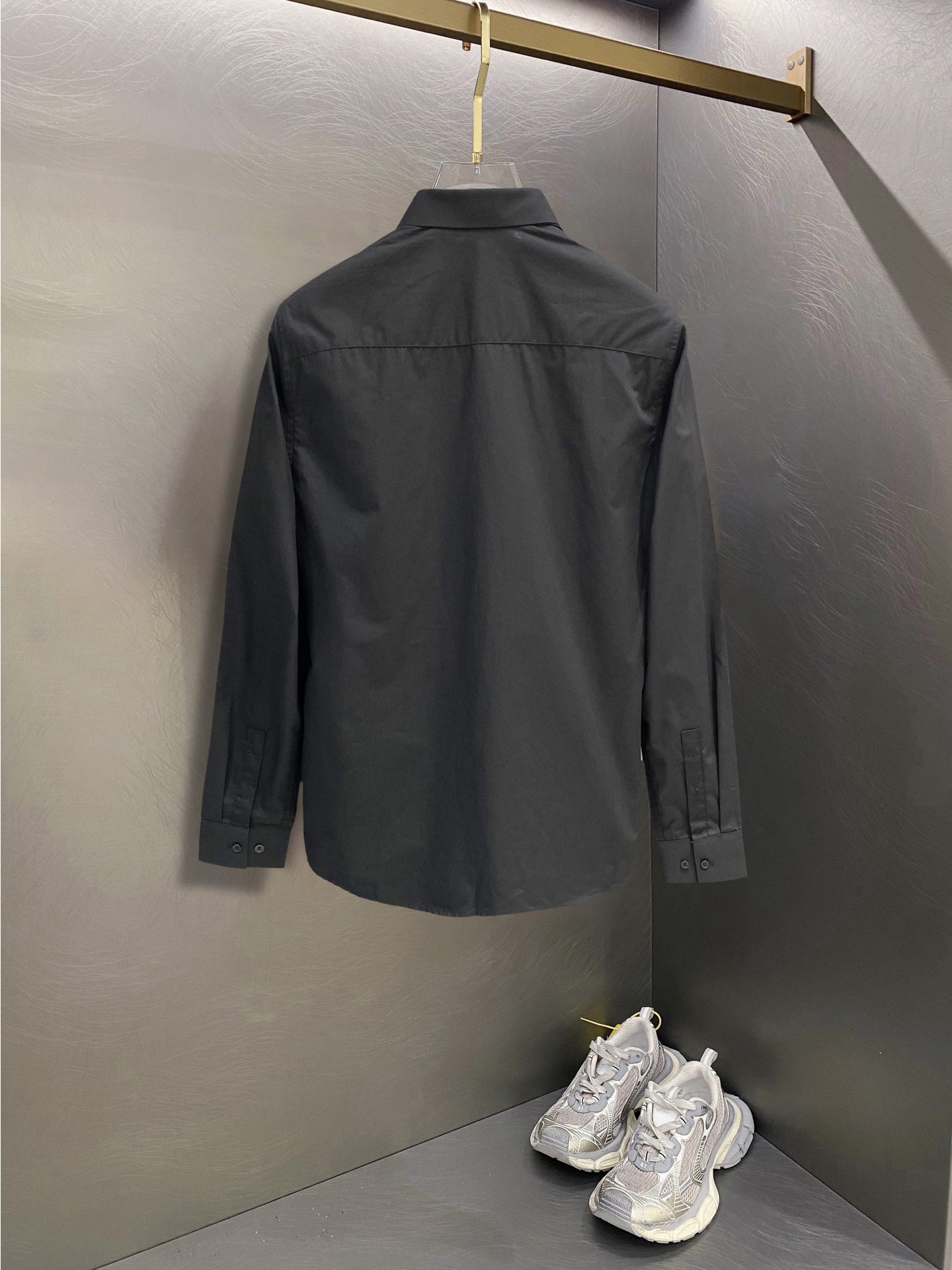 迪奥 最新款男士必备款衬衫，100%天然棉，舒服透气，原单狠货，原版面料，柔软舒适，上身高端又奢华，足够