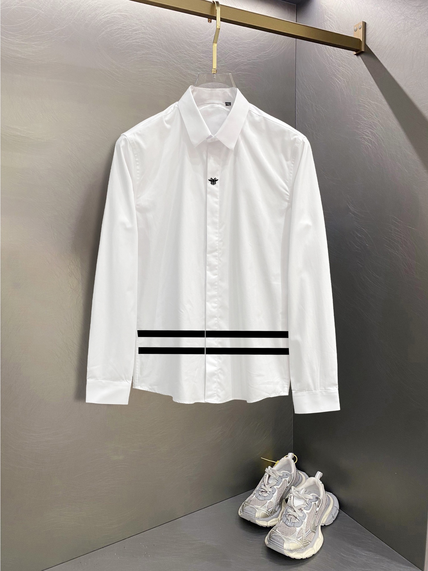 迪奥 最新款男士必备款衬衫，100%天然棉，舒服透气，原单狠货，原版面料，柔软舒适，上身高端又奢华，足够