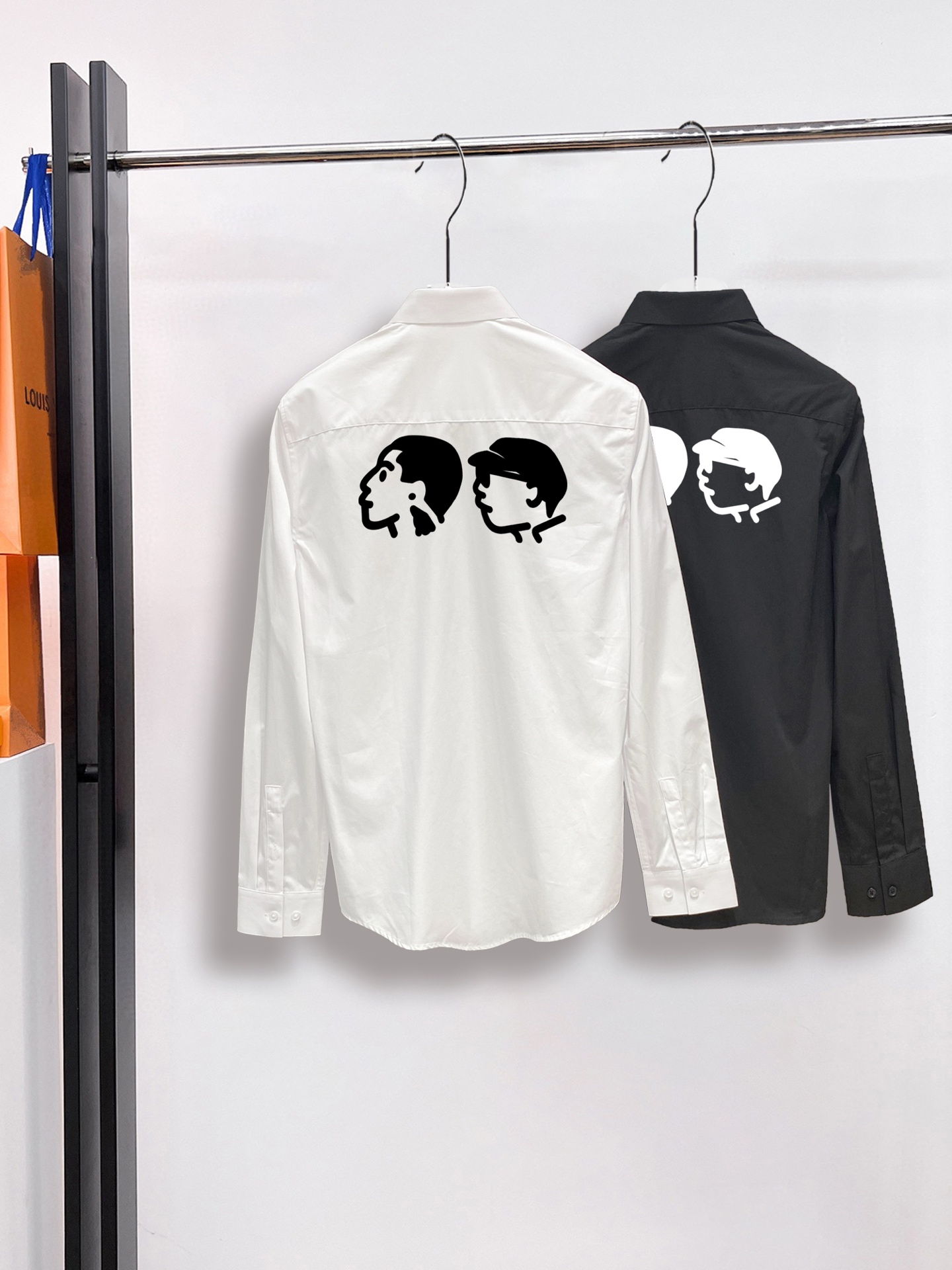 迪奥 最新款男士必备款衬衫，100%天然棉，舒服透气，原单狠货，原版面料，柔软舒适，上身高端又奢华，足够