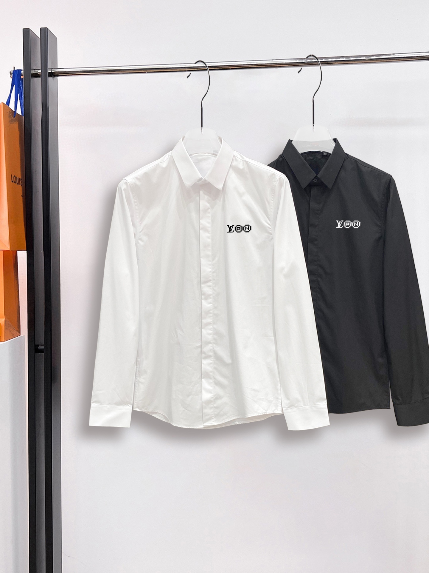 迪奥 最新款男士必备款衬衫，100%天然棉，舒服透气，原单狠货，原版面料，柔软舒适，上身高端又奢华，足够