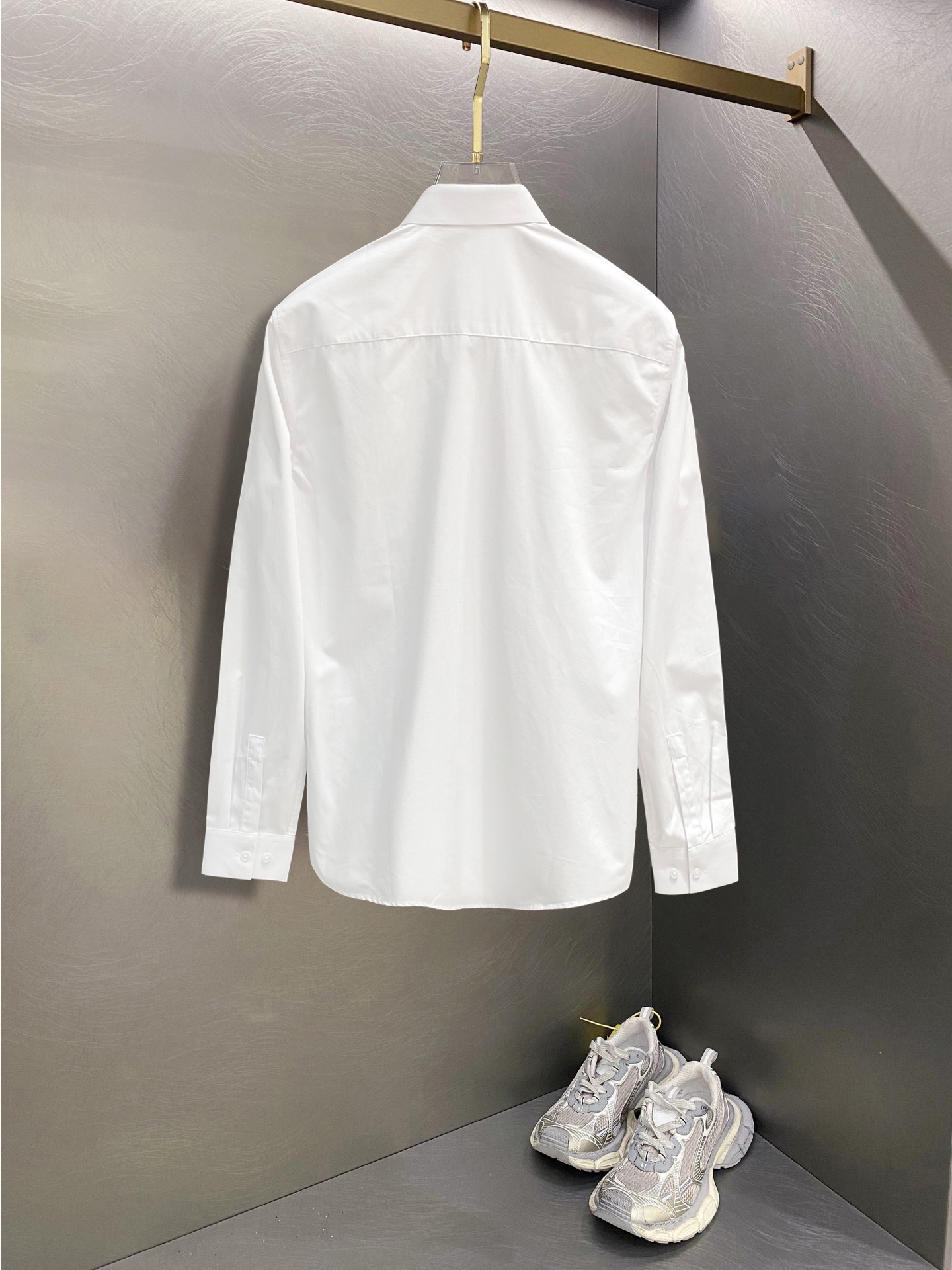 迪奥 最新款男士必备款衬衫，100%天然棉，舒服透气，原单狠货，原版面料，柔软舒适，上身高端又奢华，足够