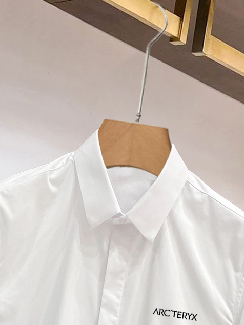 ￼ 始祖鸟 最新款男士必备款衬衫，100%天然棉，舒服透气，原单狠货，原版面料，柔软舒适，上身高端又奢华