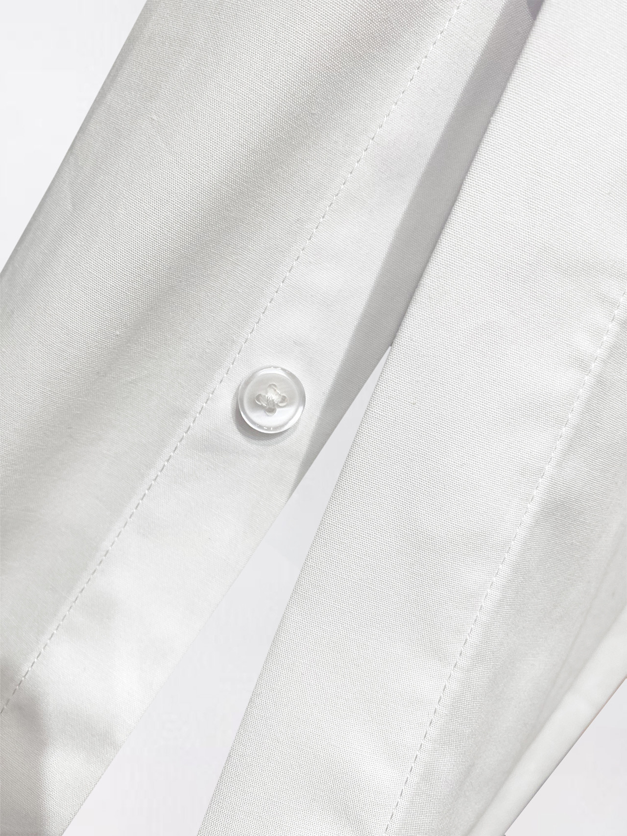 ￼ 始祖鸟 最新款男士必备款衬衫，100%天然棉，舒服透气，原单狠货，原版面料，柔软舒适，上身高端又奢华