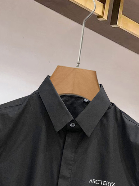 ￼ 始祖鸟 最新款男士必备款衬衫，100%天然棉，舒服透气，原单狠货，原版面料，柔软舒适，上身高端又奢华