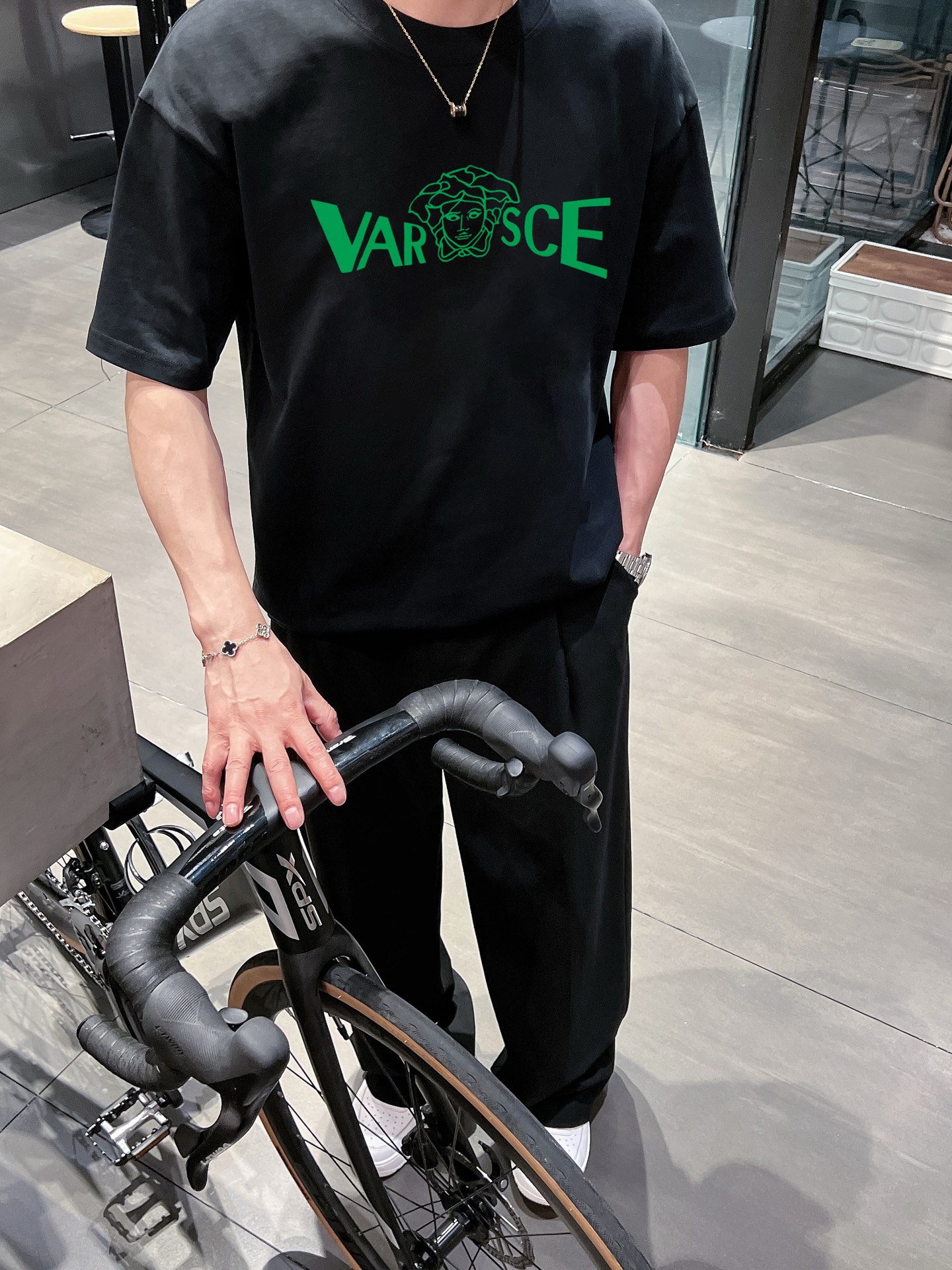 ￼ ￼ ￼ ￼ ￼ ￼ ￼ ￼ ￼￼ 范思哲 新款字母印花双层重工短袖T桖 字母图案不管是T桖还是卫衣都