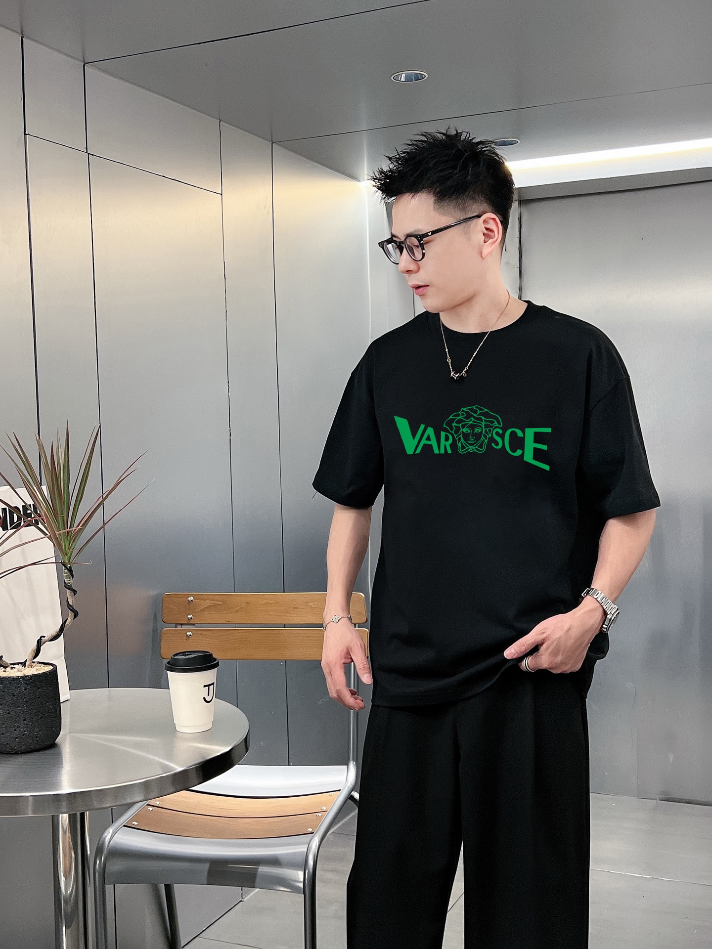 ￼ ￼ ￼ ￼ ￼ ￼ ￼ ￼ ￼￼ 范思哲 新款字母印花双层重工短袖T桖 字母图案不管是T桖还是卫衣都