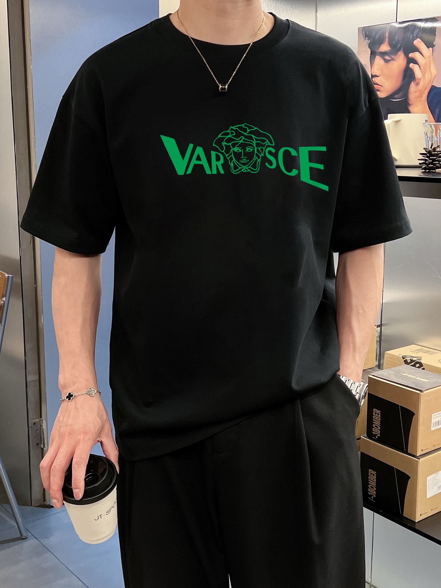 ￼ ￼ ￼ ￼ ￼ ￼ ￼ ￼ ￼￼ 范思哲 新款字母印花双层重工短袖T桖 字母图案不管是T桖还是卫衣都