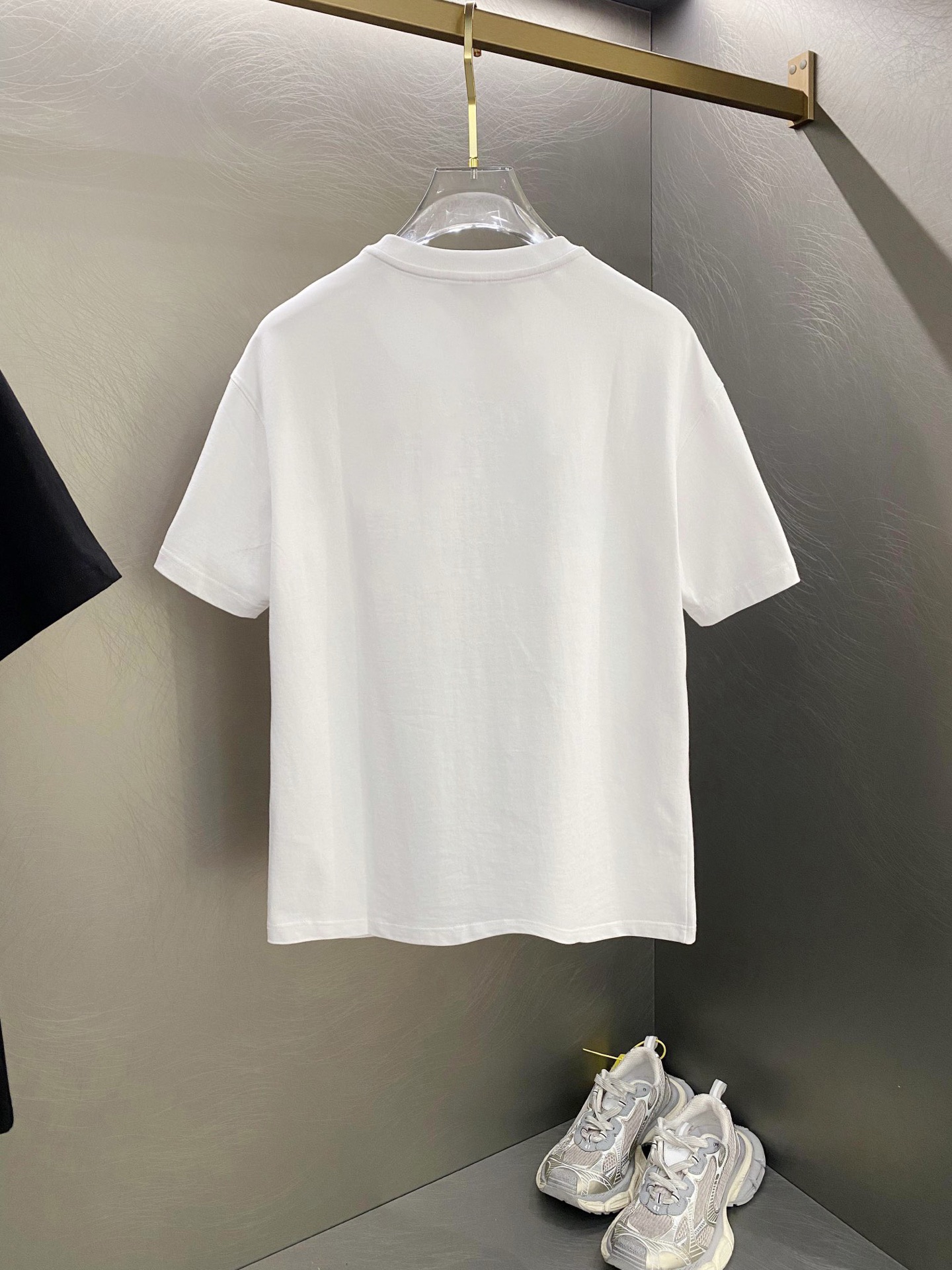 ￼ ￼ ￼ ￼ ￼ 巴黎世家 新款字母印花双层重工短袖T桖 字母图案不管是T桖还是卫衣都是每年的爆款单品