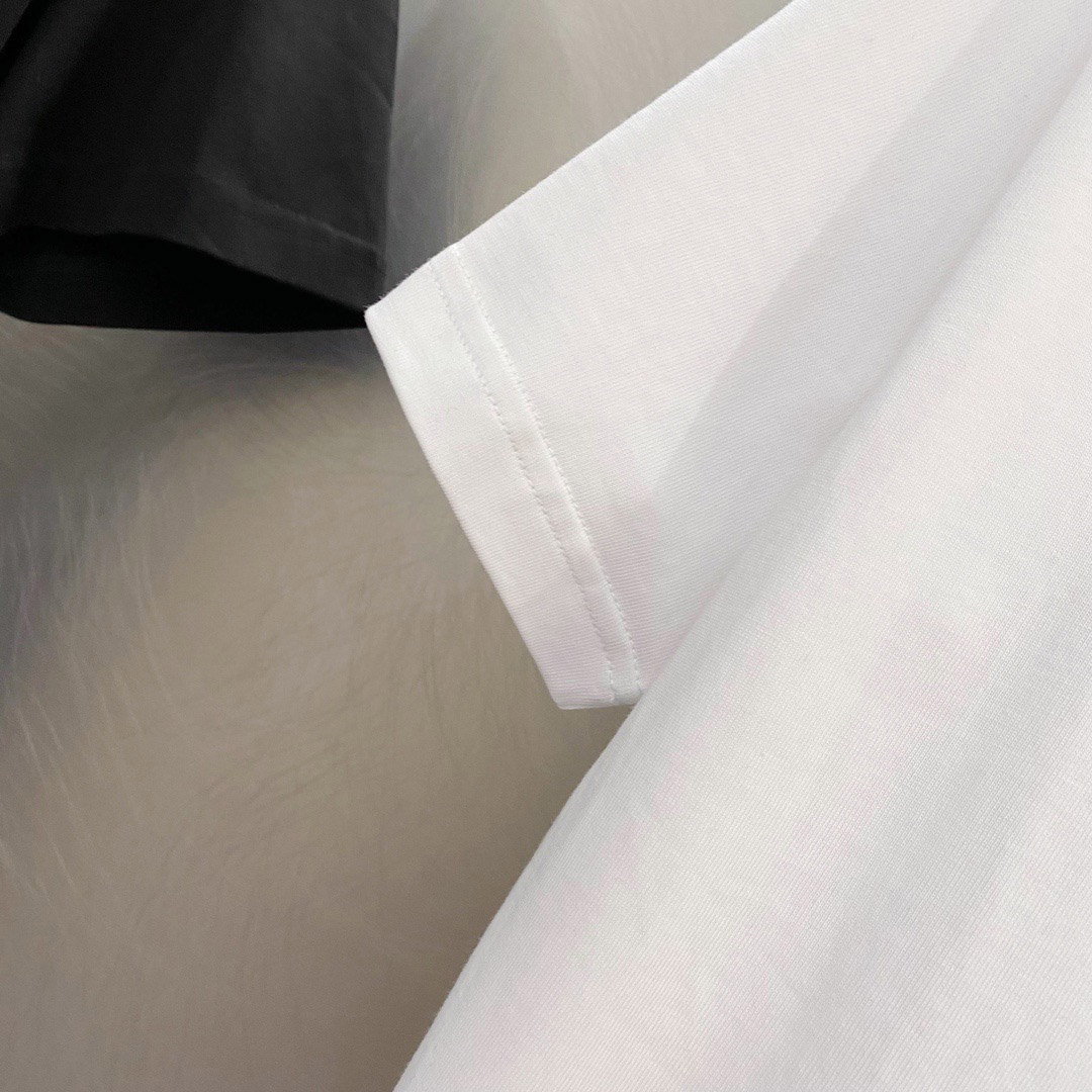 ￼ ￼ ￼ ￼ ￼ 巴黎世家 新款字母印花双层重工短袖T桖 字母图案不管是T桖还是卫衣都是每年的爆款单品