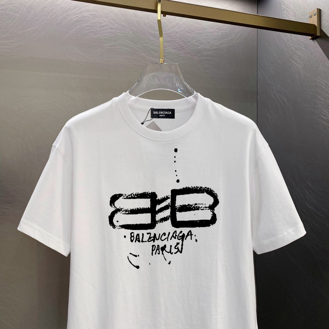 ￼ ￼ ￼ ￼ ￼ 巴黎世家 新款字母印花双层重工短袖T桖 字母图案不管是T桖还是卫衣都是每年的爆款单品