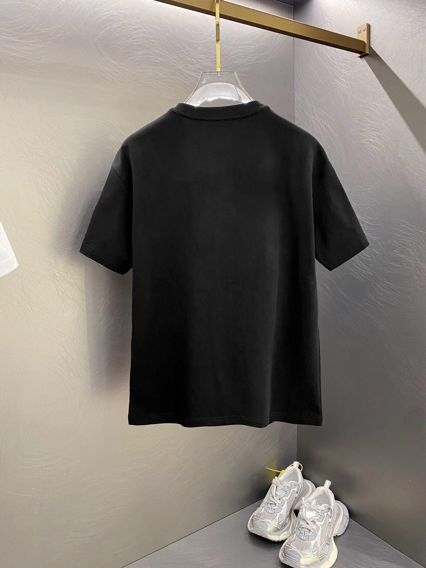 ￼ ￼ ￼ ￼ ￼ 巴黎世家 新款字母印花双层重工短袖T桖 字母图案不管是T桖还是卫衣都是每年的爆款单品