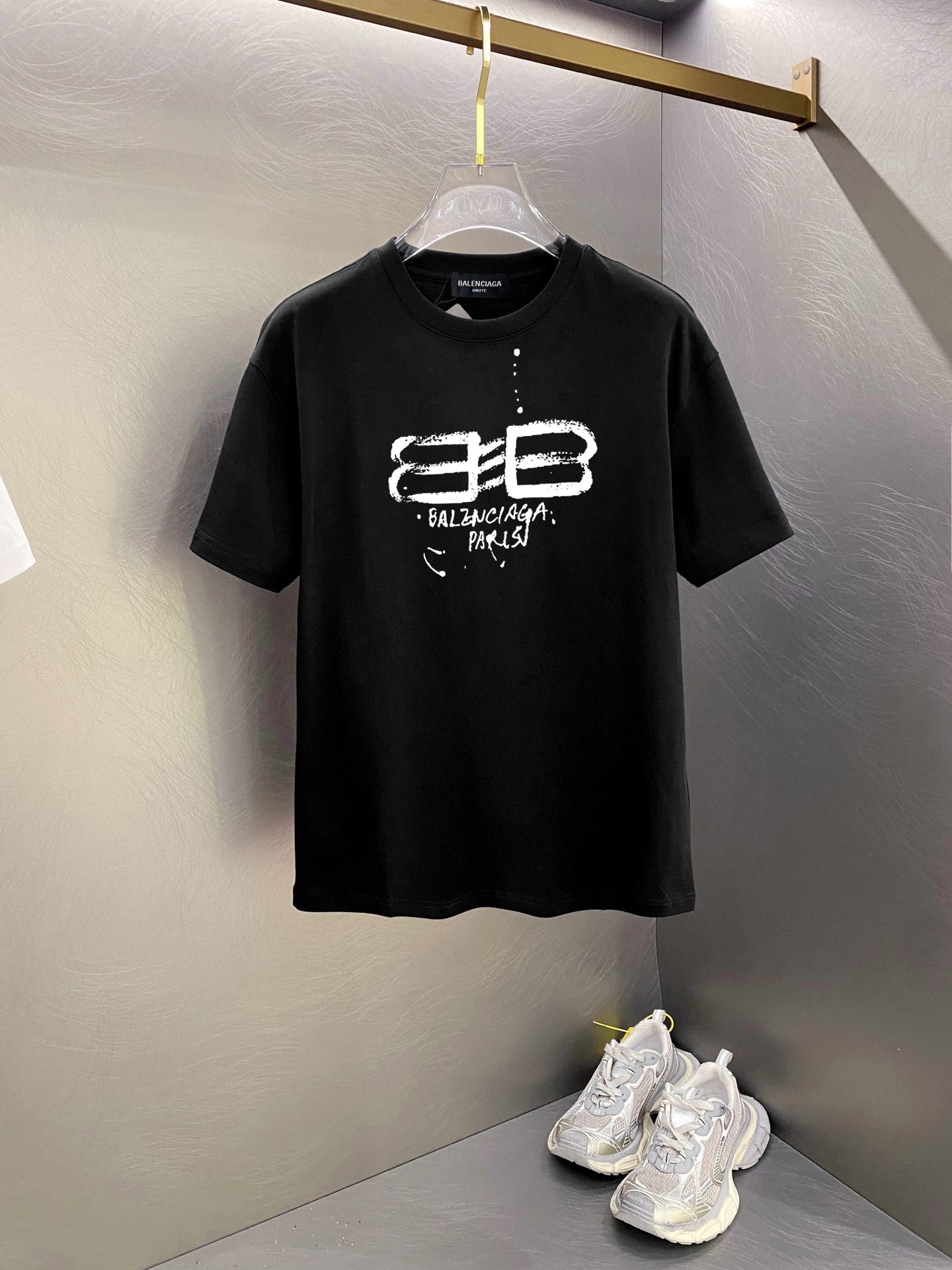 ￼ ￼ ￼ ￼ ￼ 巴黎世家 新款字母印花双层重工短袖T桖 字母图案不管是T桖还是卫衣都是每年的爆款单品