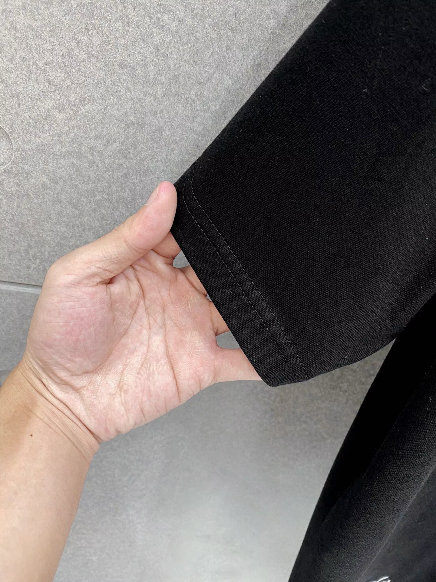 ￼ ￼ ￼ ￼ ￼ 巴黎世家 新款字母印花双层重工短袖T桖 字母图案不管是T桖还是卫衣都是每年的爆款单品