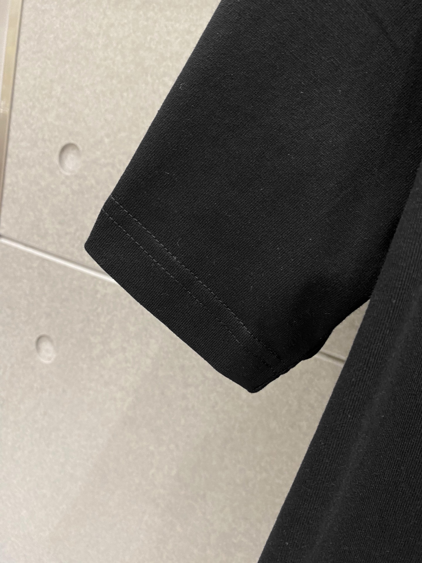 ￼ ￼ ￼ ￼ ￼ ￼ ￼ ￼ ￼￼ 始祖鸟 新款字母印花双层重工短袖T桖 字母图案不管是T桖还是卫衣都