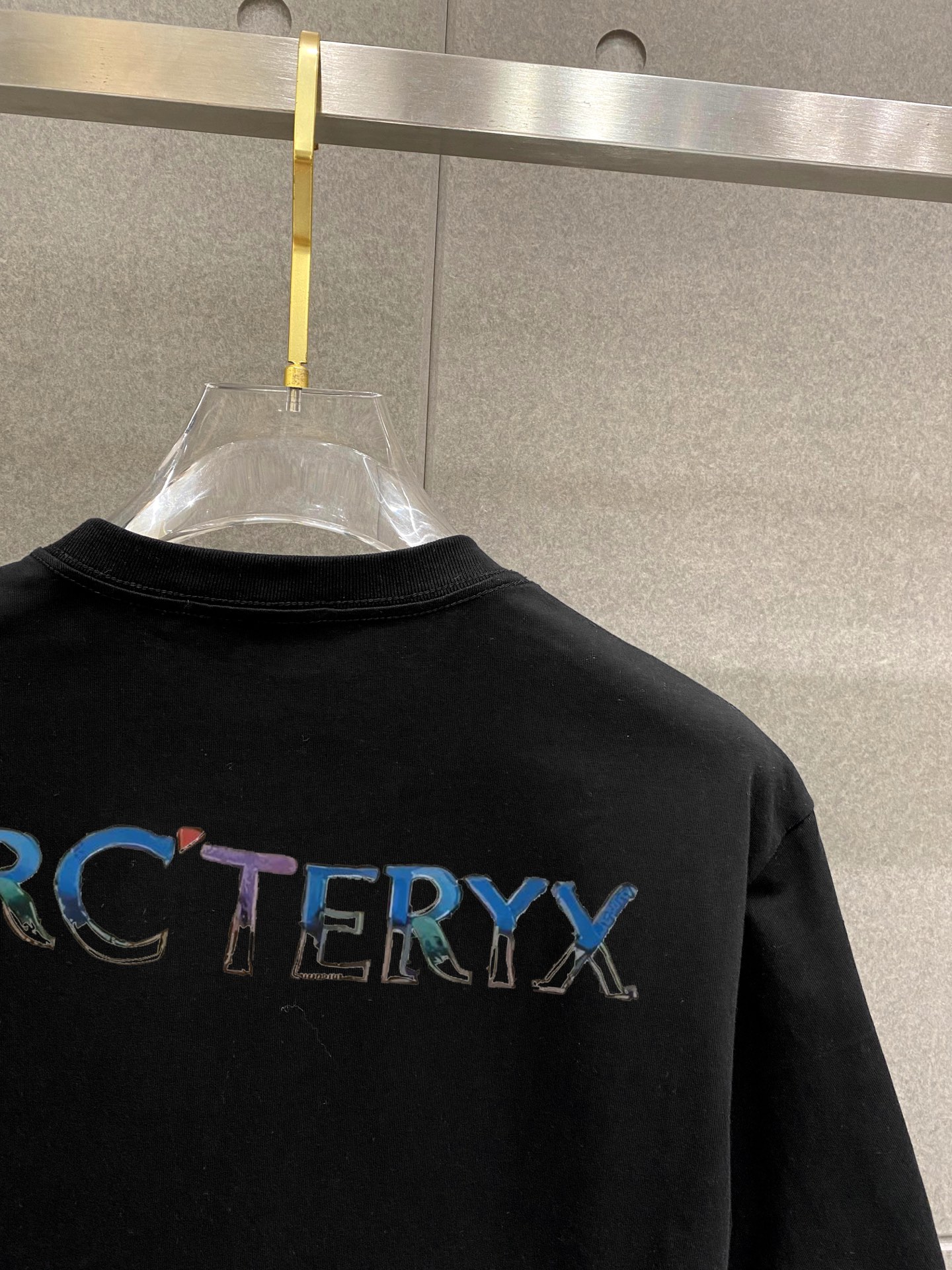 ￼ ￼ ￼ ￼ ￼ ￼ ￼ ￼ ￼￼ 始祖鸟 新款字母印花双层重工短袖T桖 字母图案不管是T桖还是卫衣都