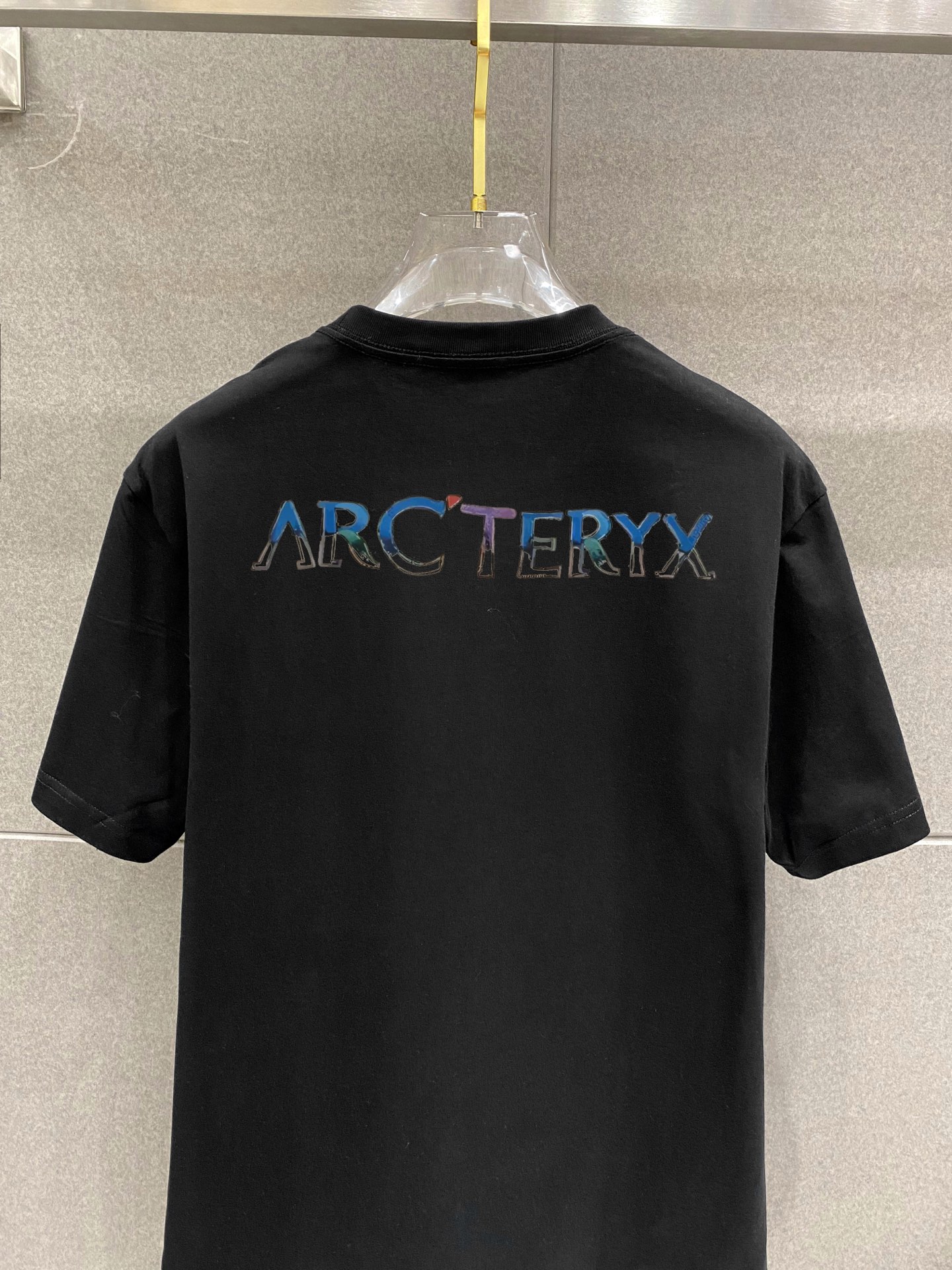 ￼ ￼ ￼ ￼ ￼ ￼ ￼ ￼ ￼￼ 始祖鸟 新款字母印花双层重工短袖T桖 字母图案不管是T桖还是卫衣都