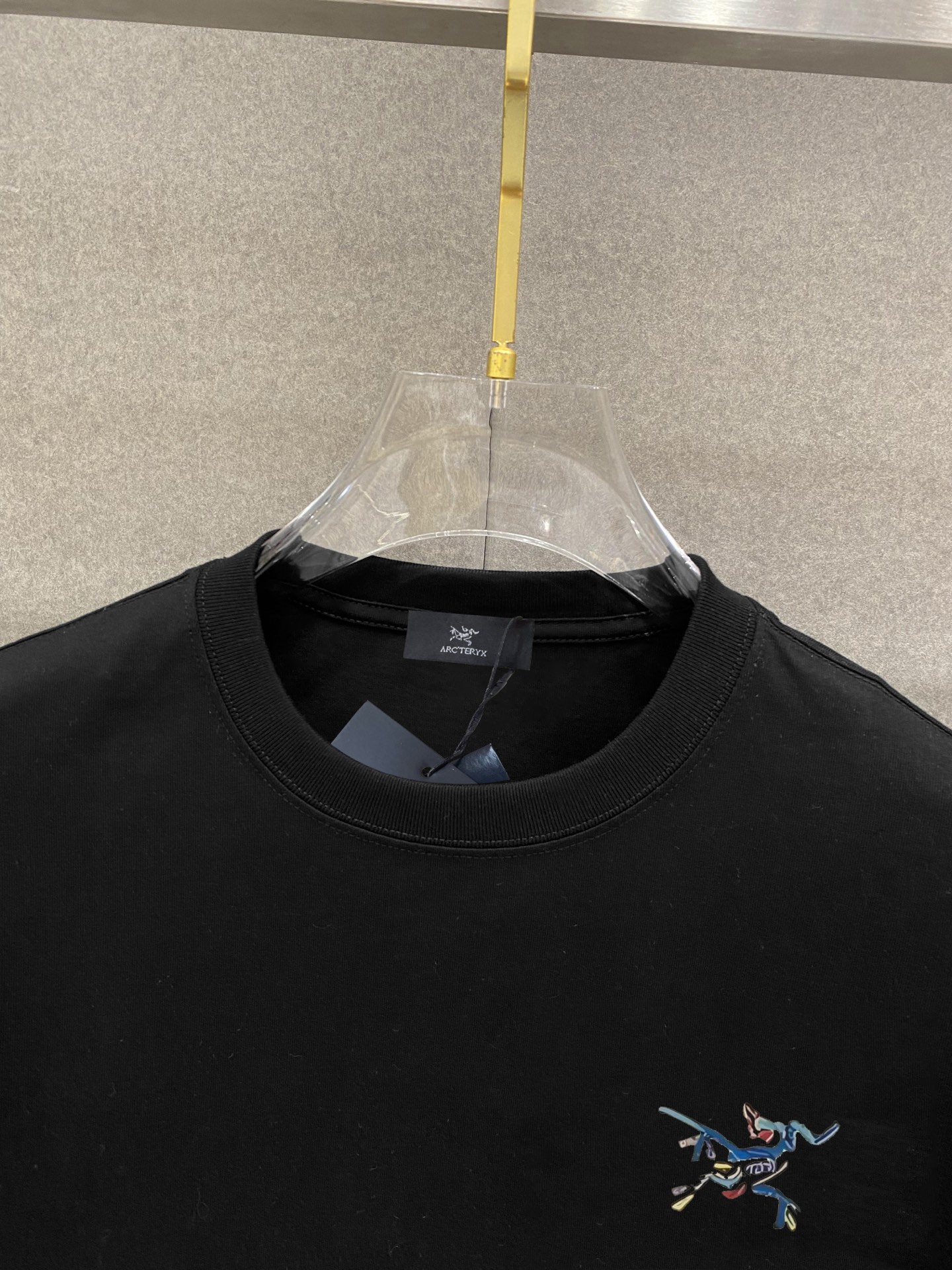 ￼ ￼ ￼ ￼ ￼ ￼ ￼ ￼ ￼￼ 始祖鸟 新款字母印花双层重工短袖T桖 字母图案不管是T桖还是卫衣都