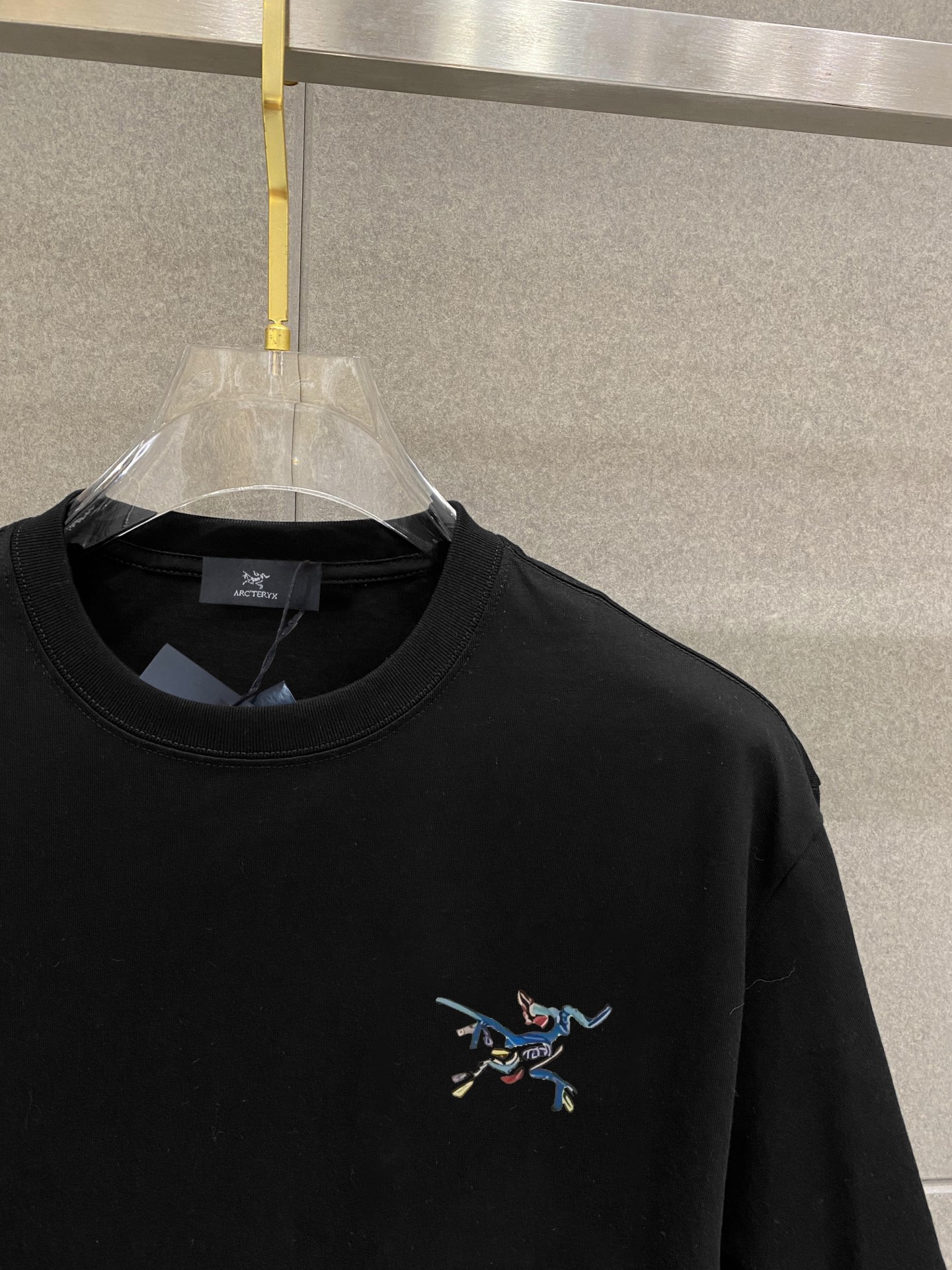 ￼ ￼ ￼ ￼ ￼ ￼ ￼ ￼ ￼￼ 始祖鸟 新款字母印花双层重工短袖T桖 字母图案不管是T桖还是卫衣都