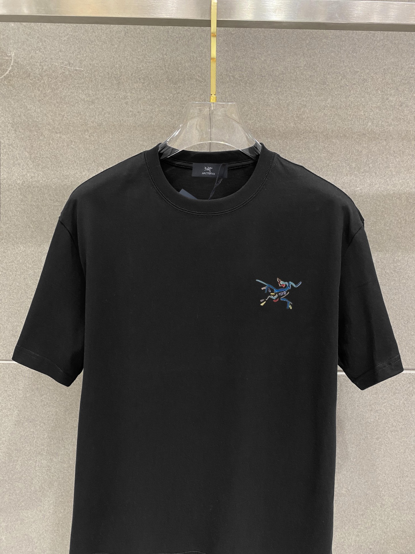 ￼ ￼ ￼ ￼ ￼ ￼ ￼ ￼ ￼￼ 始祖鸟 新款字母印花双层重工短袖T桖 字母图案不管是T桖还是卫衣都