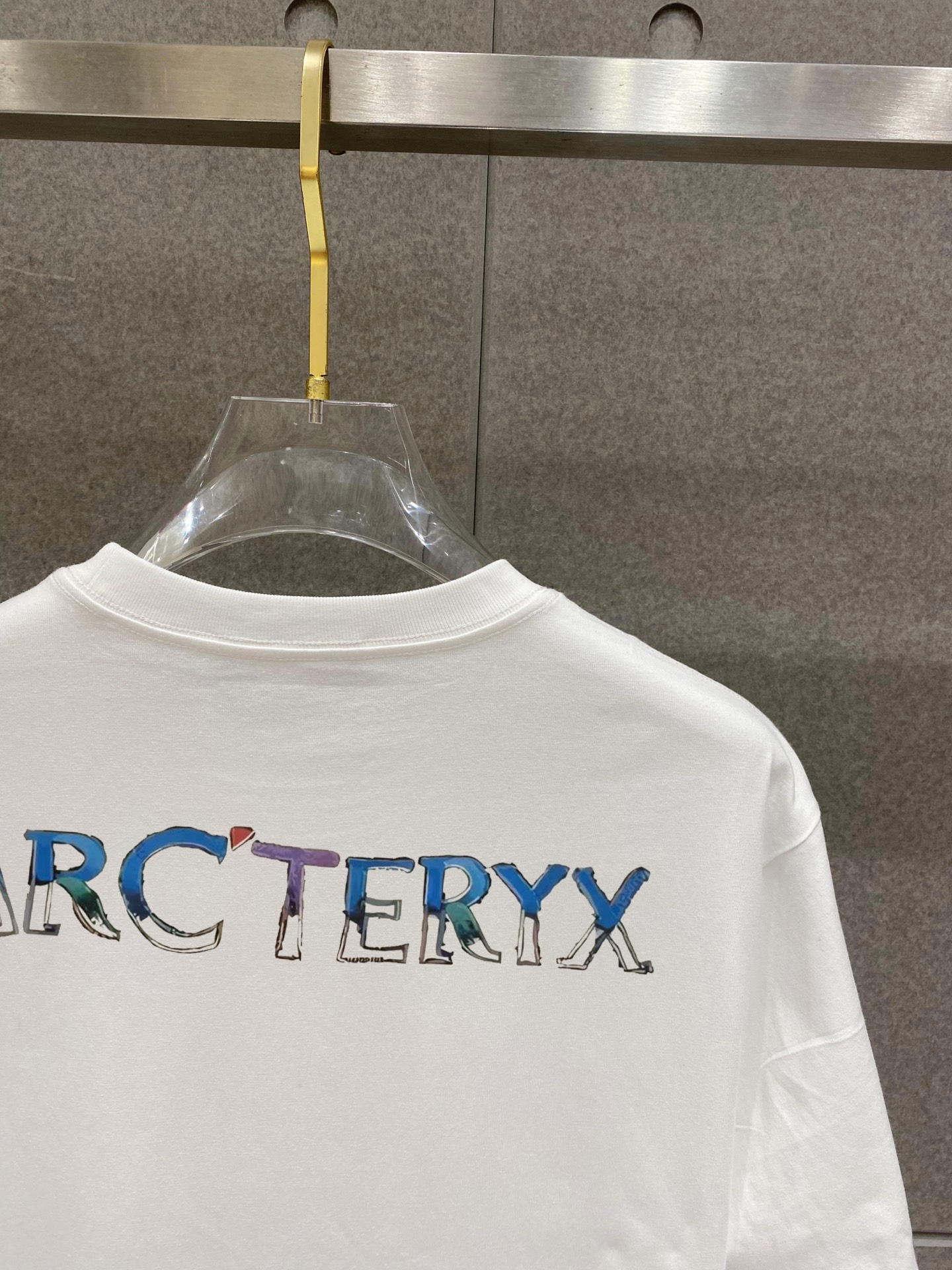 ￼ ￼ ￼ ￼ ￼ ￼ ￼ ￼ ￼￼ 始祖鸟 新款字母印花双层重工短袖T桖 字母图案不管是T桖还是卫衣都