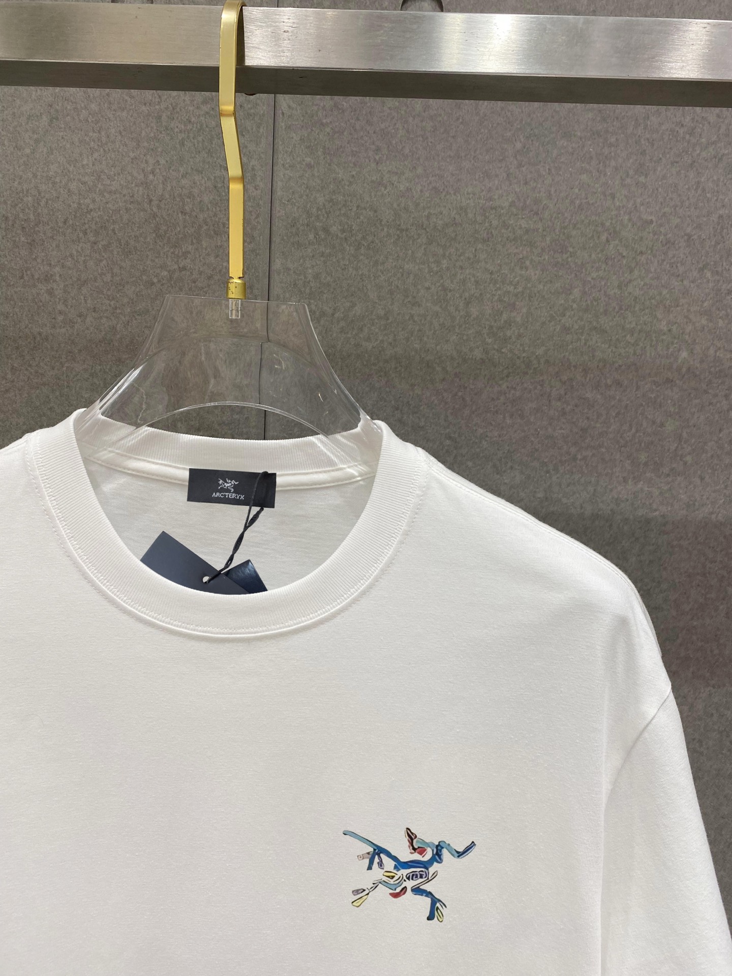 ￼ ￼ ￼ ￼ ￼ ￼ ￼ ￼ ￼￼ 始祖鸟 新款字母印花双层重工短袖T桖 字母图案不管是T桖还是卫衣都