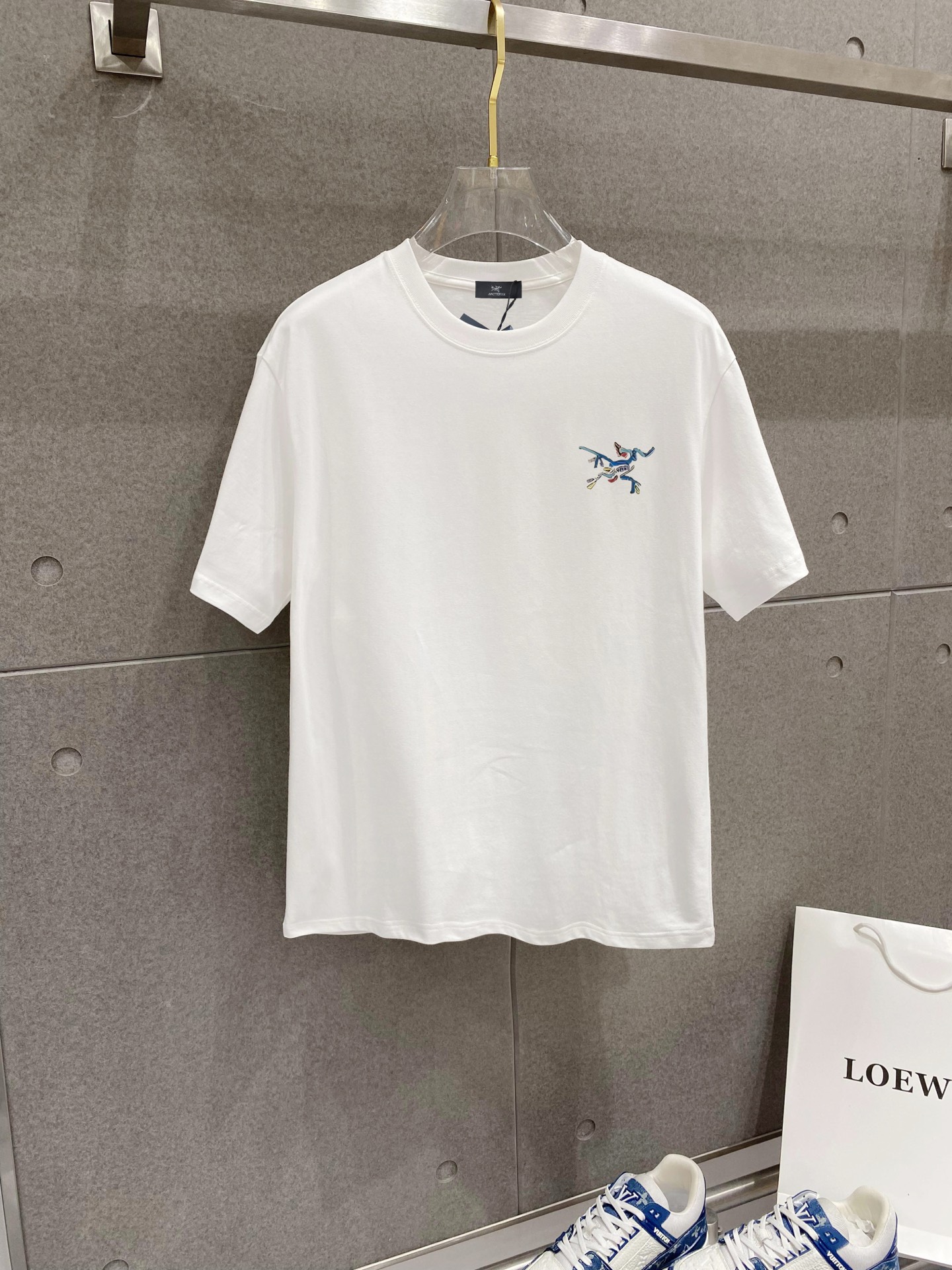 ￼ ￼ ￼ ￼ ￼ ￼ ￼ ￼ ￼￼ 始祖鸟 新款字母印花双层重工短袖T桖 字母图案不管是T桖还是卫衣都