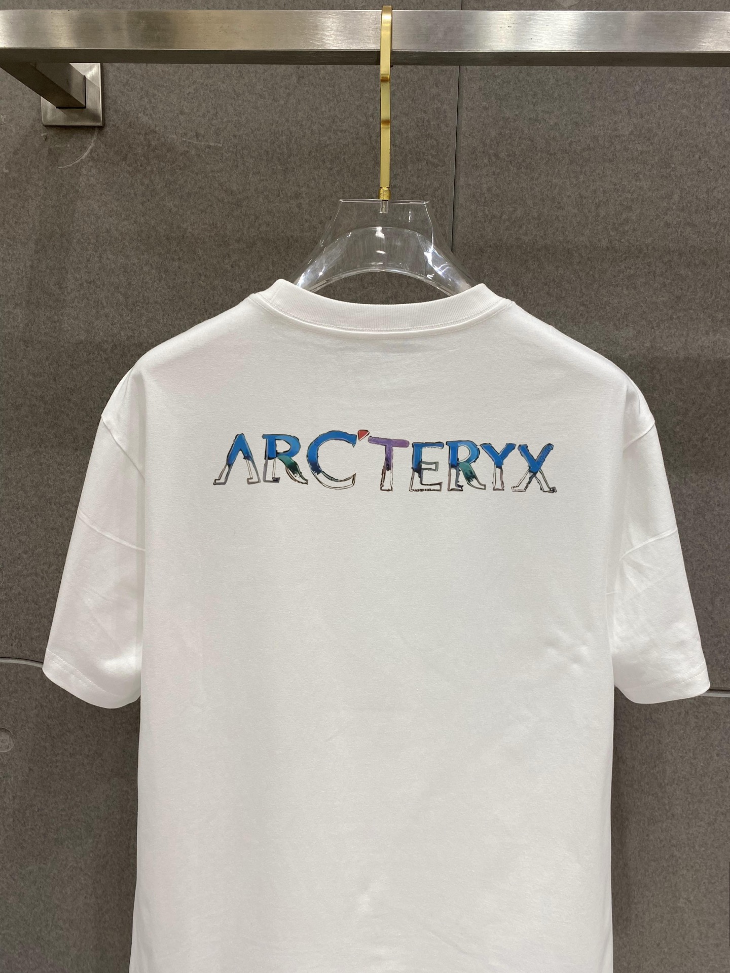 ￼ ￼ ￼ ￼ ￼ ￼ ￼ ￼ ￼￼ 始祖鸟 新款字母印花双层重工短袖T桖 字母图案不管是T桖还是卫衣都