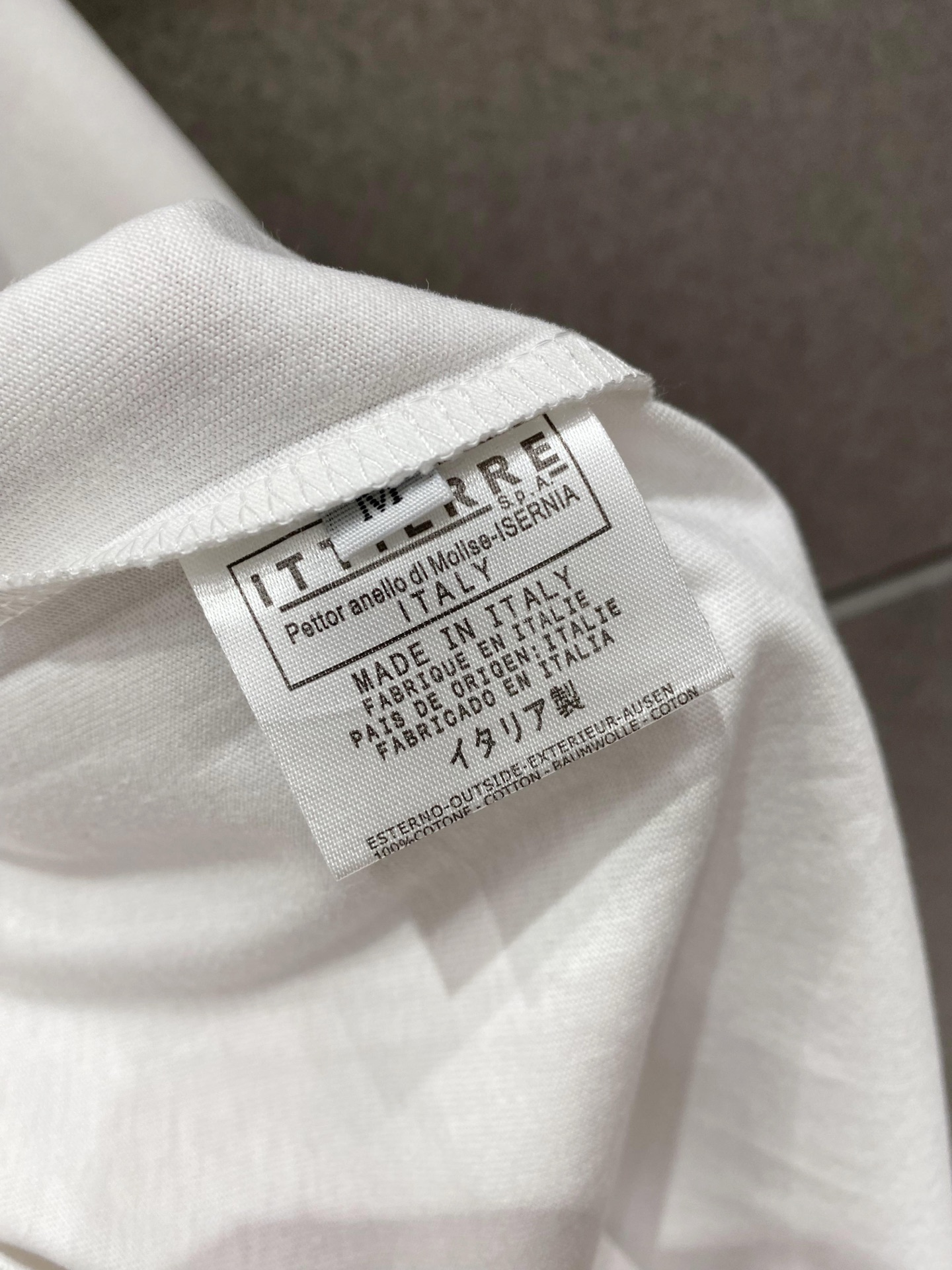 ￼ ￼ ￼ ￼ ￼ ￼ ￼ ￼ ￼￼ 始祖鸟 新款字母印花双层重工短袖T桖 字母图案不管是T桖还是卫衣都